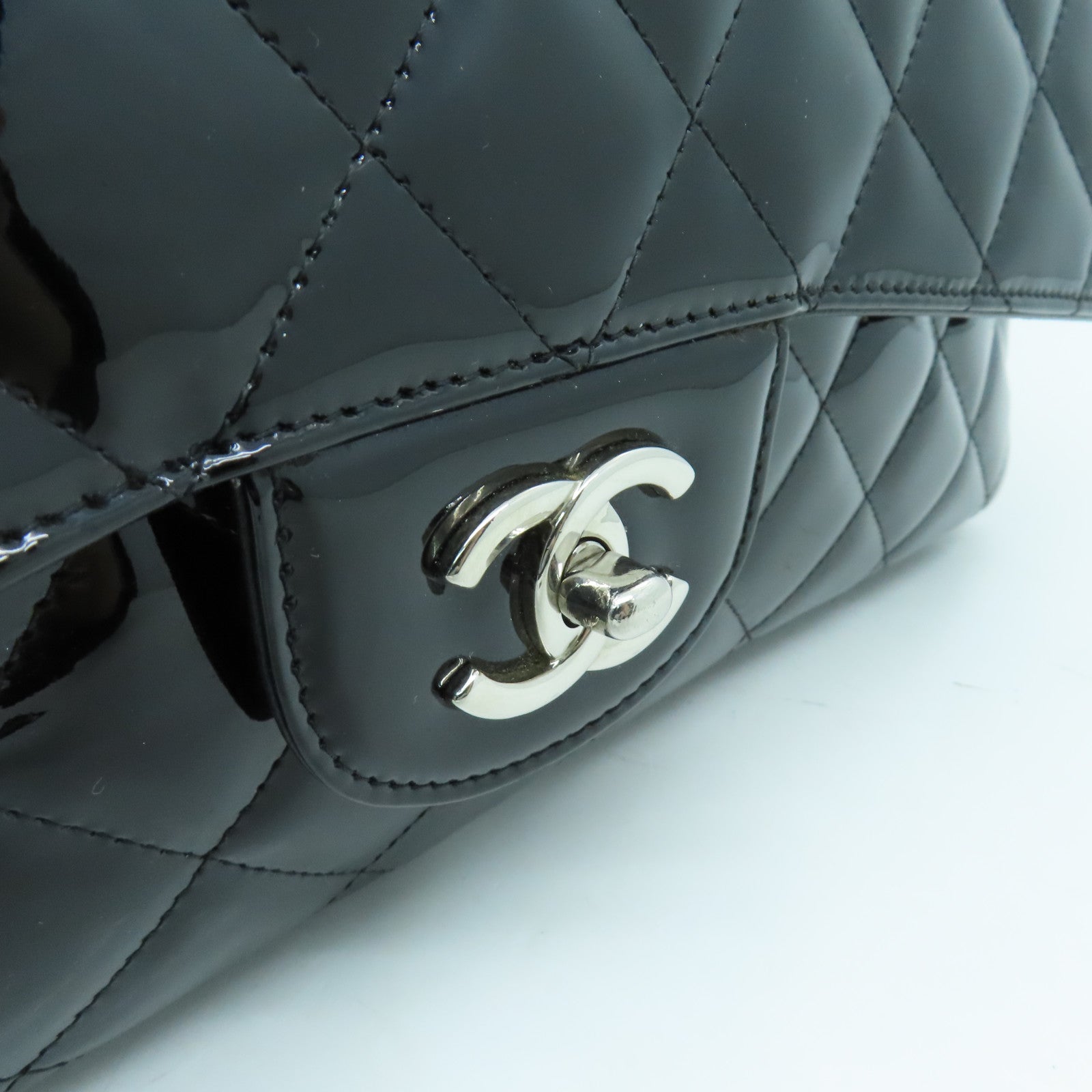 CHANEL diamond patent leather Maxi Single Flap silver buckle chain shoulder bag black