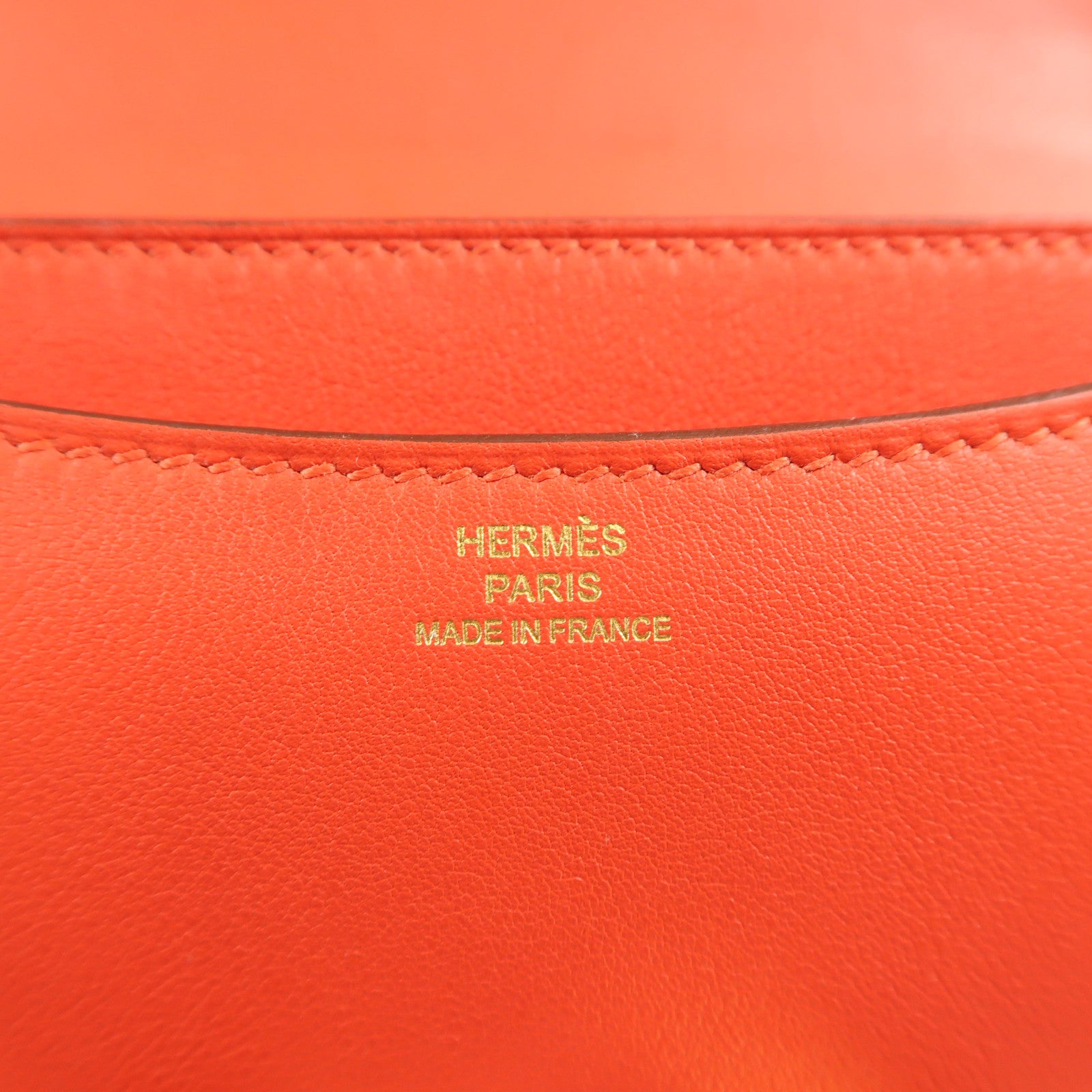 HERMES Swift皮革Constance Mini金扣肩背袋Rouge De Coeur