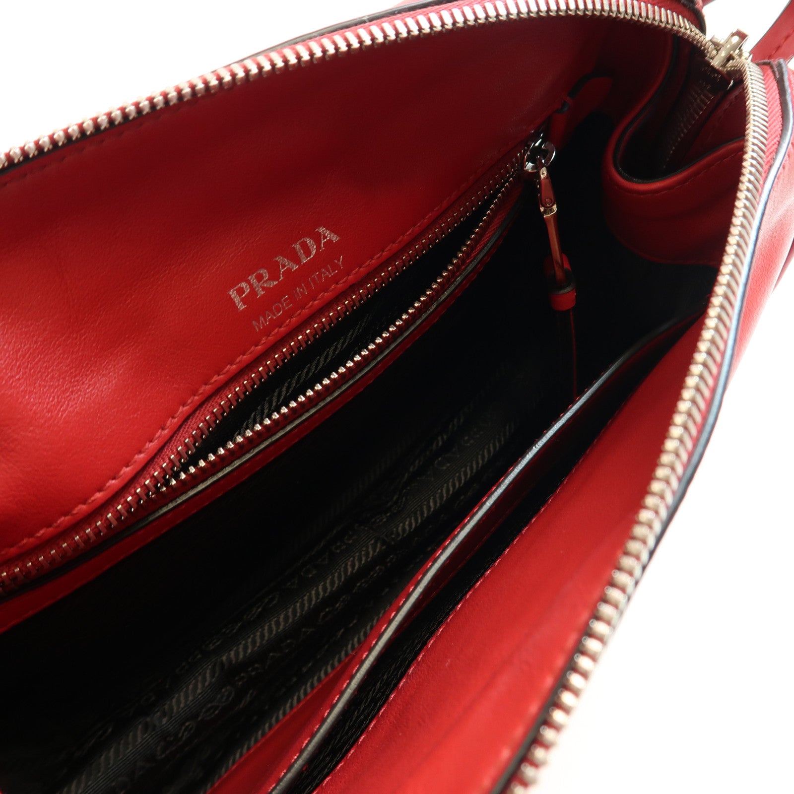PRADA 牛皮皮革Etiquette Bag金扣肩背袋