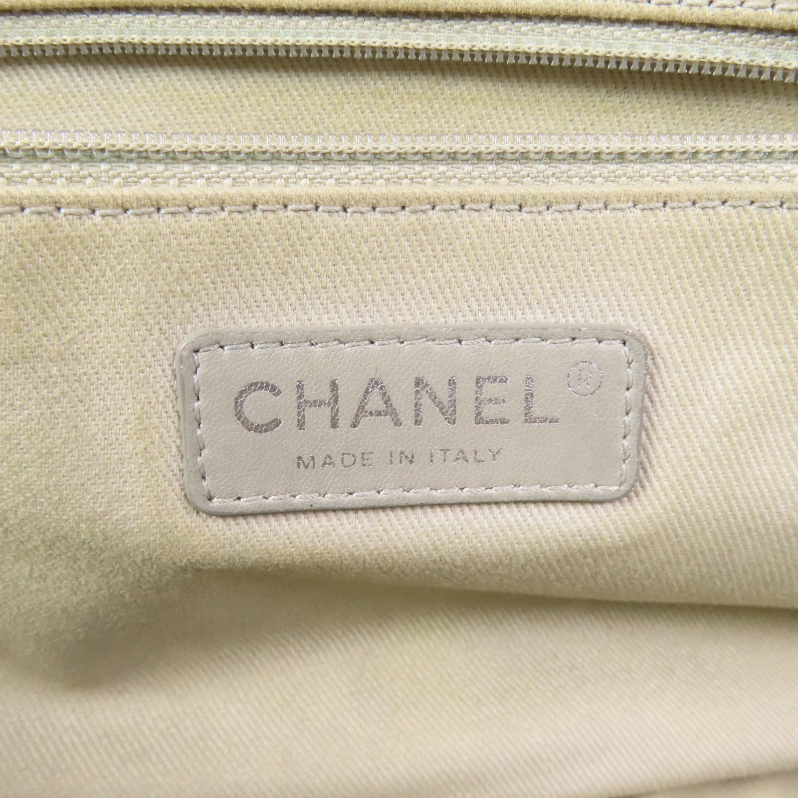 CHANEL 牛皮皮革Flap Bag銀扣鏈帶肩背袋