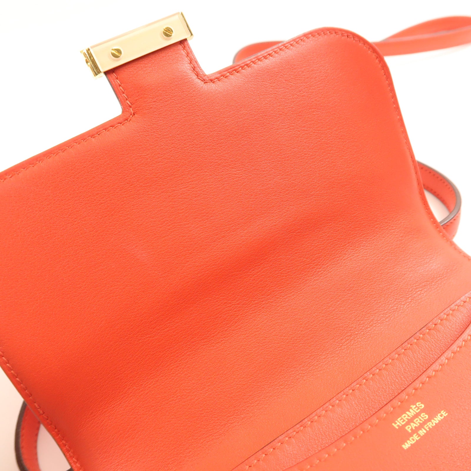 HERMES Swift皮革Constance Mini金扣肩背袋Rouge De Coeur