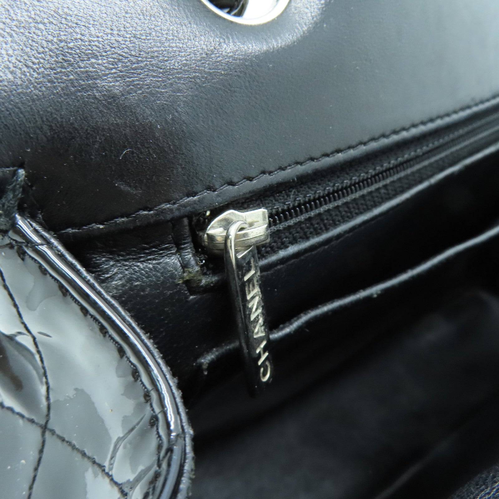 CHANEL diamond patent leather Maxi Single Flap silver buckle chain shoulder bag black