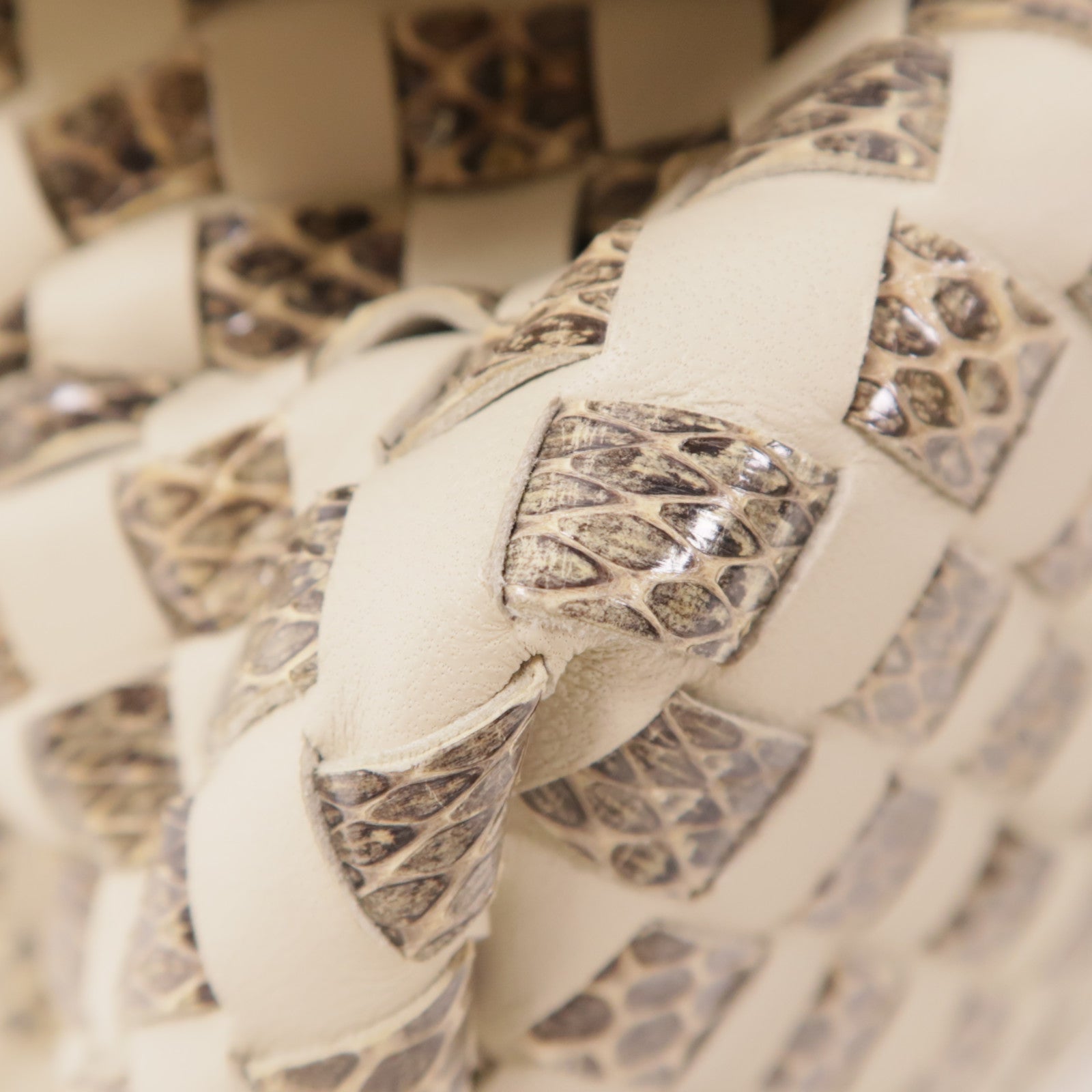 BOTTEGA VENETA 牛皮皮革/蛇皮皮革Chain Shoulder金扣肩背袋