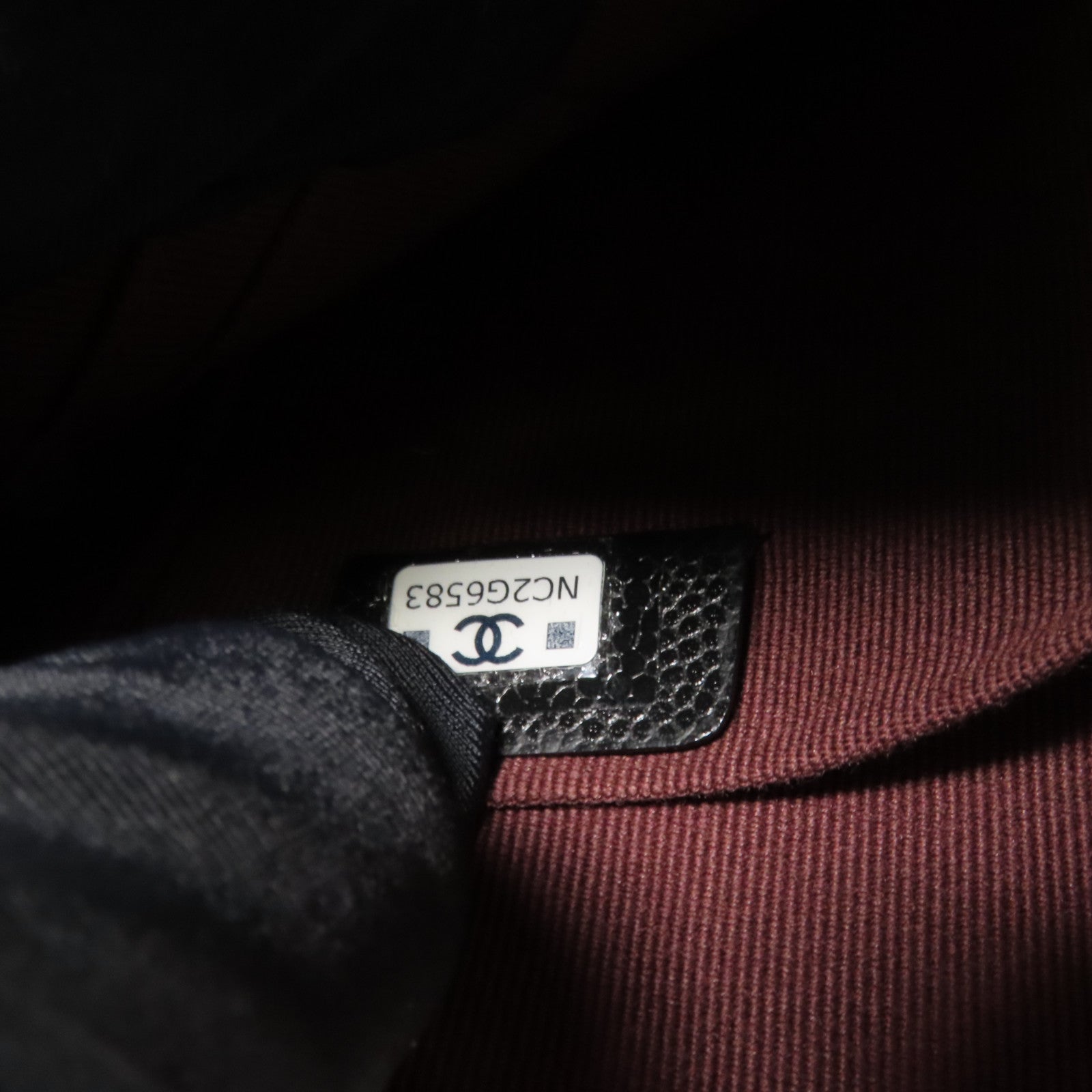 CHANEL 牛皮皮革Pouch金扣手拿包