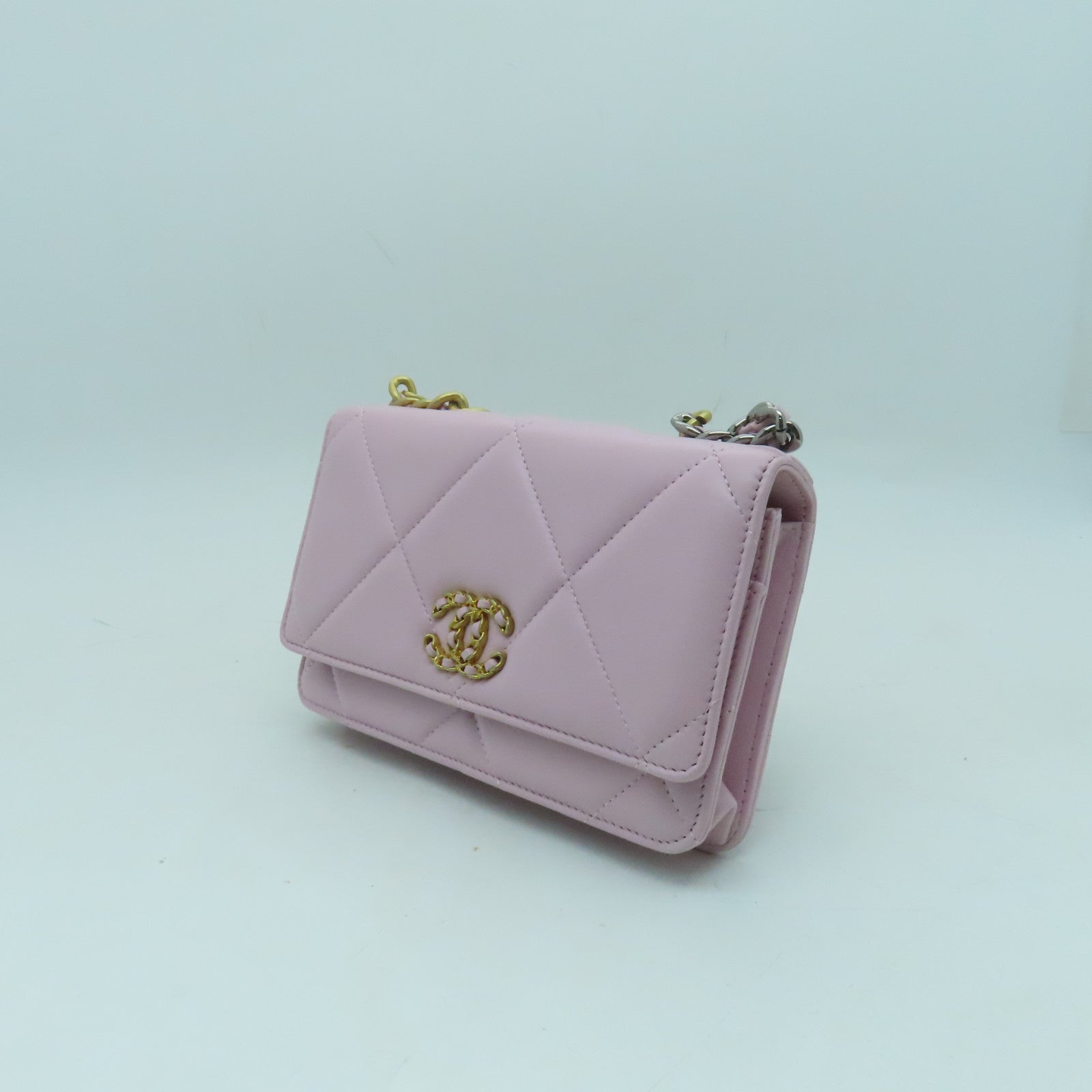 CHANEL 【激減優惠】菱格羊皮皮革C19 Wallet On Chain金扣鏈帶肩背袋粉色
