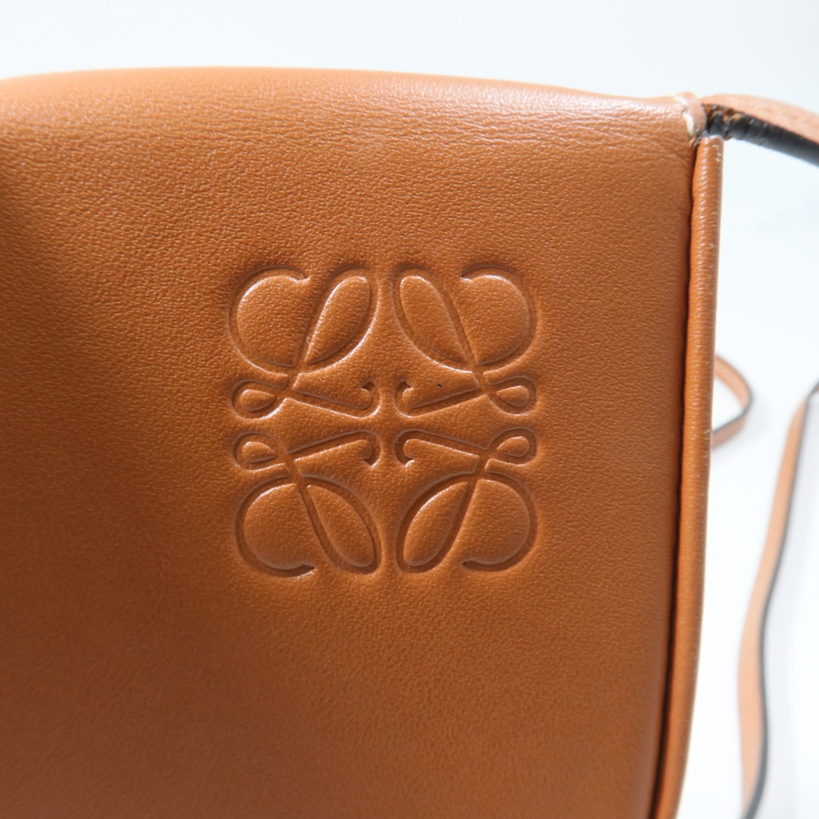 LOEWE 牛皮皮革Heel Pouch Mini肩背袋