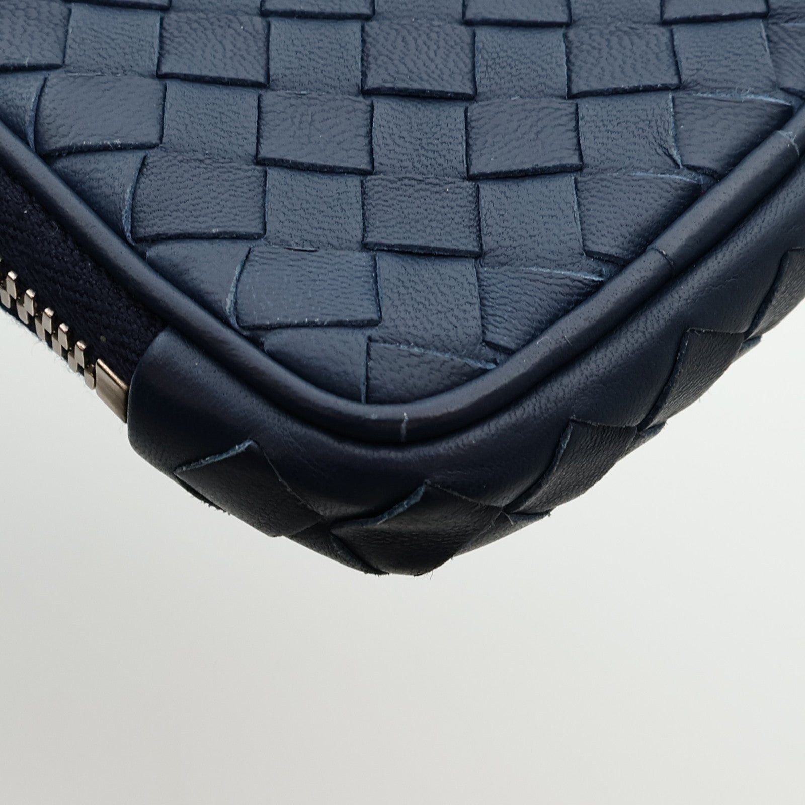 BOTTEGA VENETA 羊皮皮革Zip Strap Pouch小袋