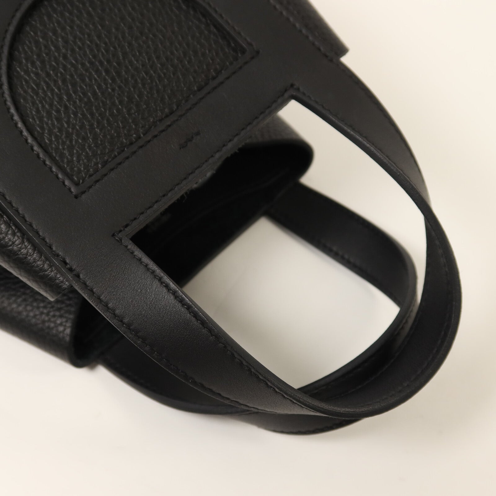 HERMES Clemence皮革In The Loop 18銀扣手挽袋Noir