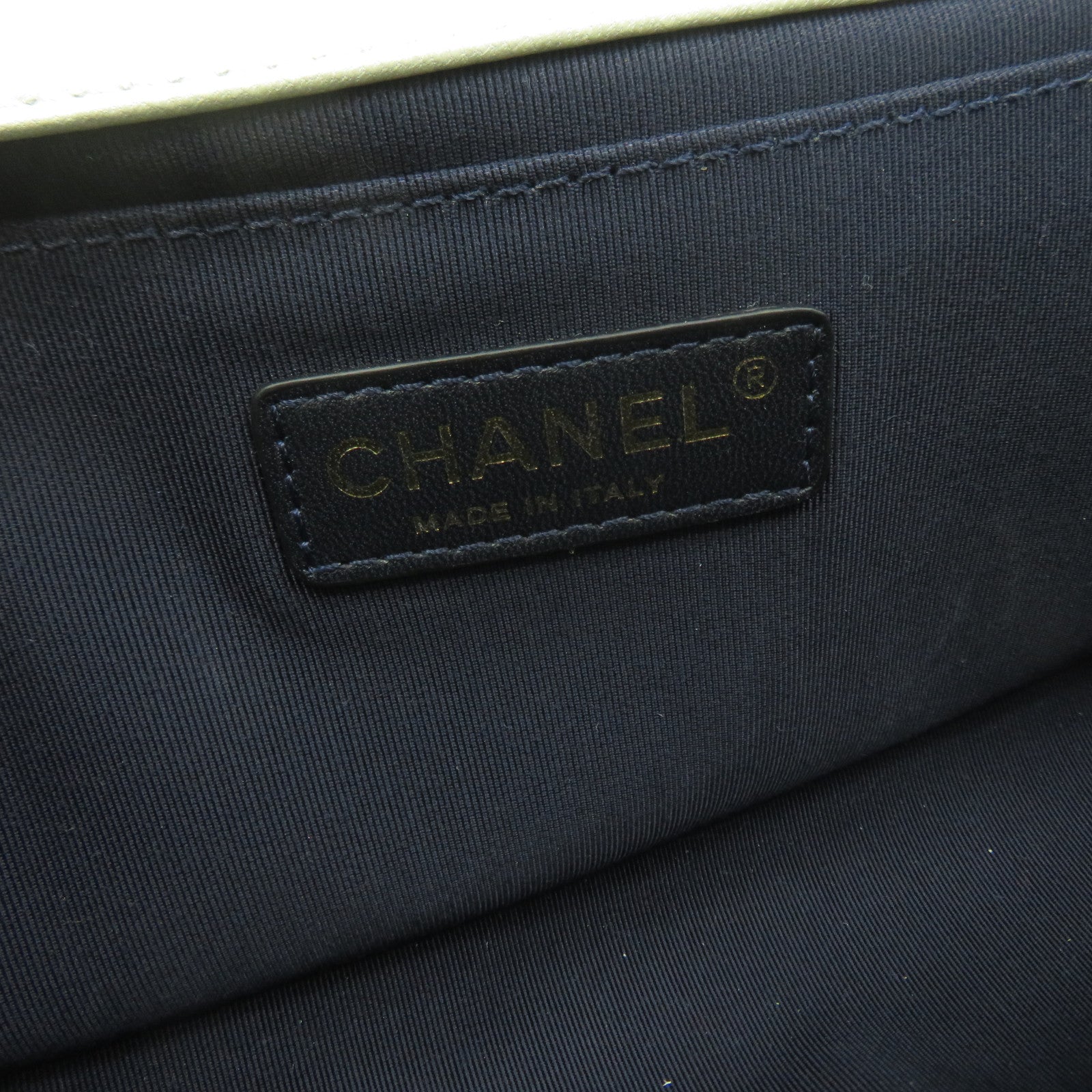 CHANEL **【清倉大減價】牛皮皮革Boy金扣鏈帶肩背袋白色/紅色