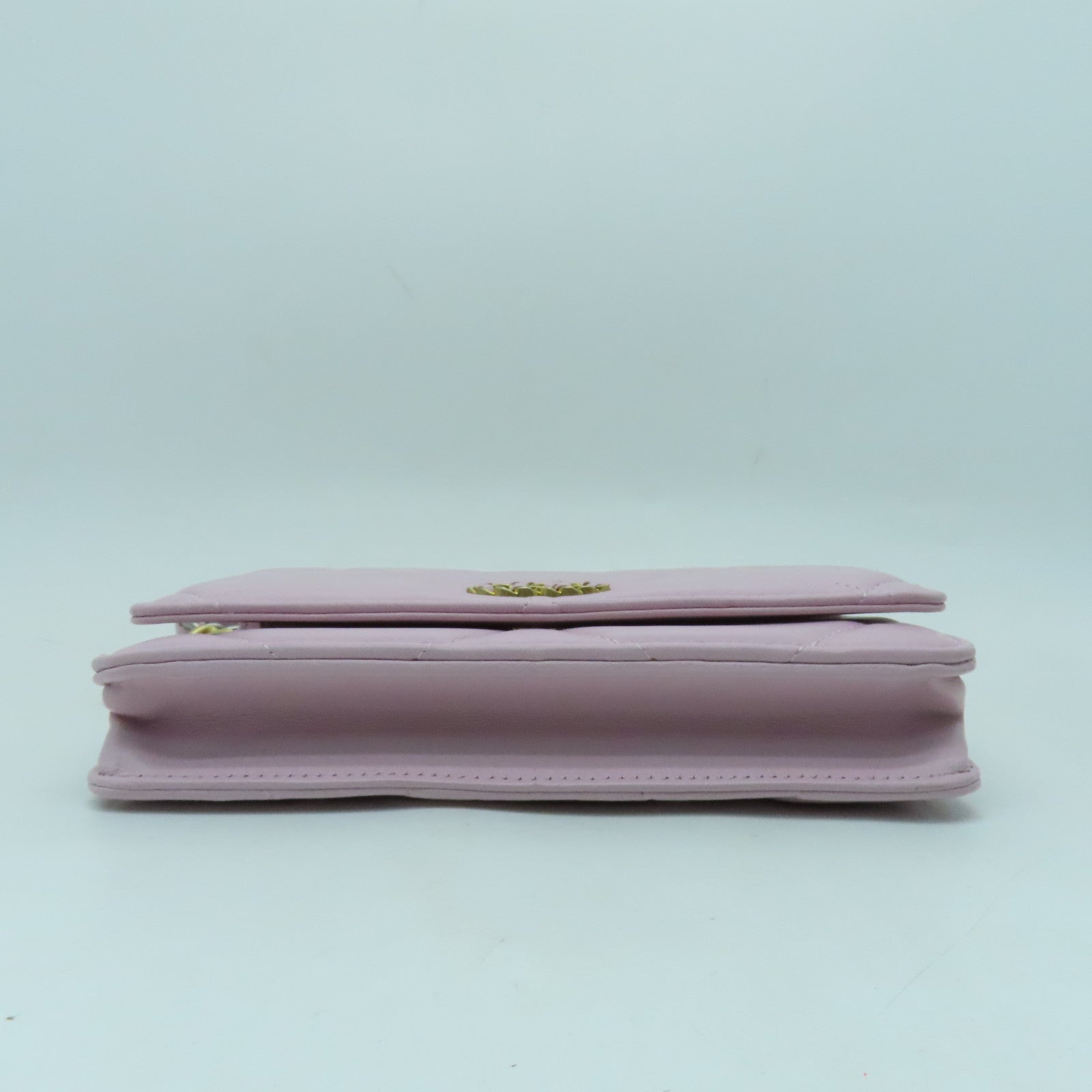 CHANEL 【激減優惠】菱格羊皮皮革C19 Wallet On Chain金扣鏈帶肩背袋粉色