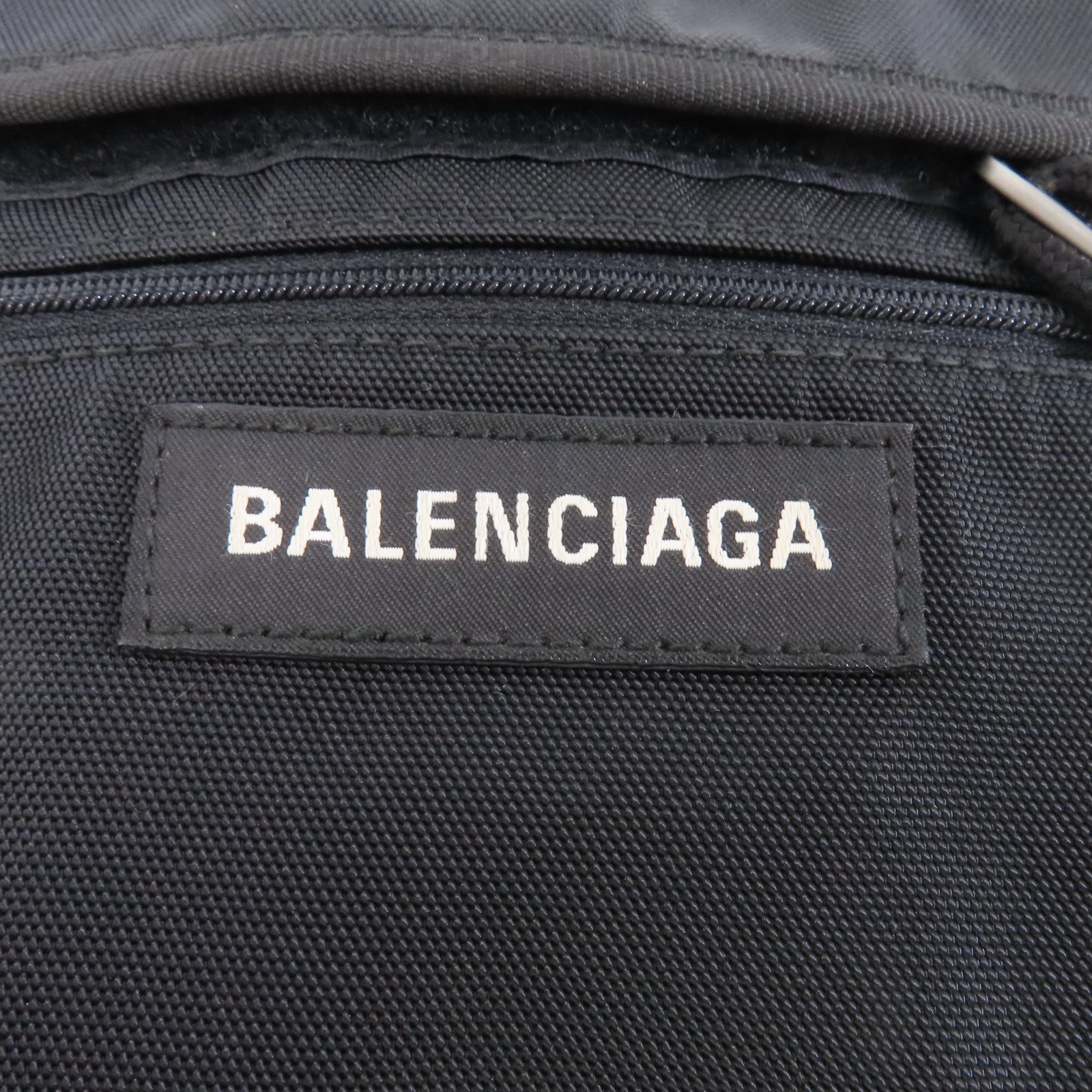 BALENCIAGA 尼龍Shoulder Bag銀扣肩背袋黑色
