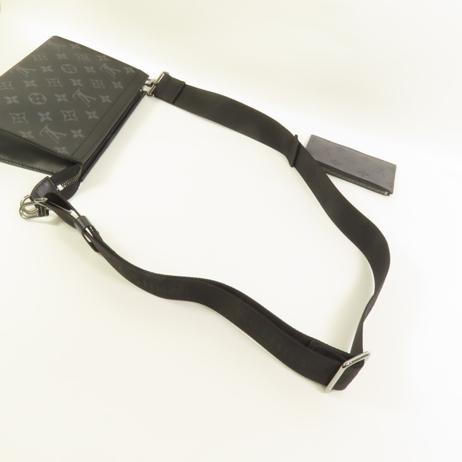 LOUIS VUITTON Monogram Eclipse Gaston銀扣肩背袋