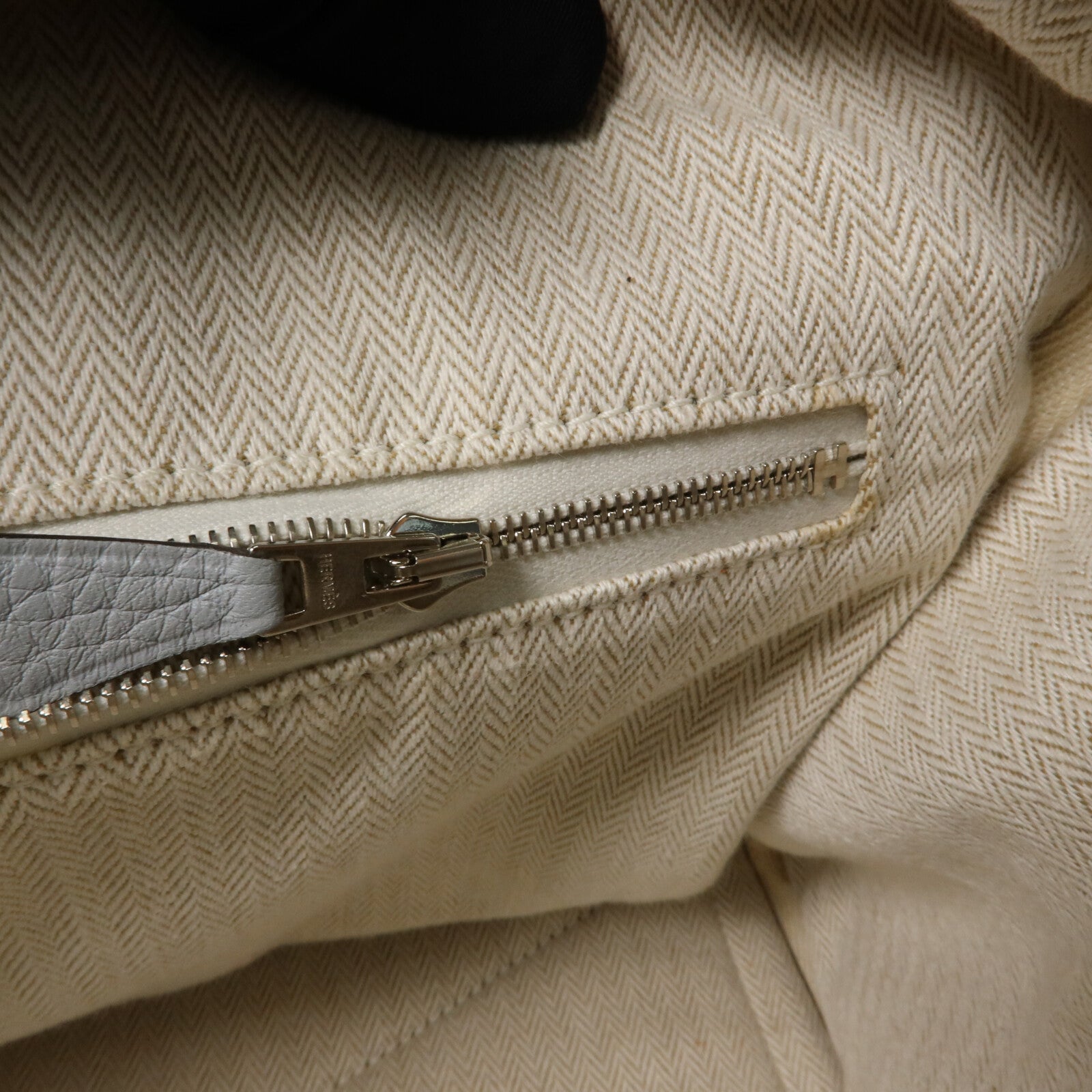 HERMES Clemence皮革Victoria 35手挽袋Bleu Pale