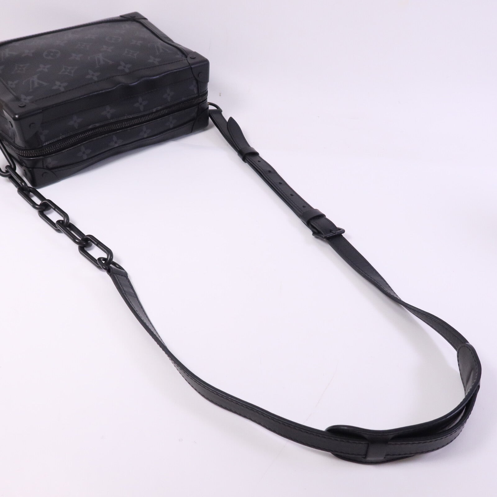 LOUIS VUITTON Monogram Eclipse Soft Trunk肩背袋