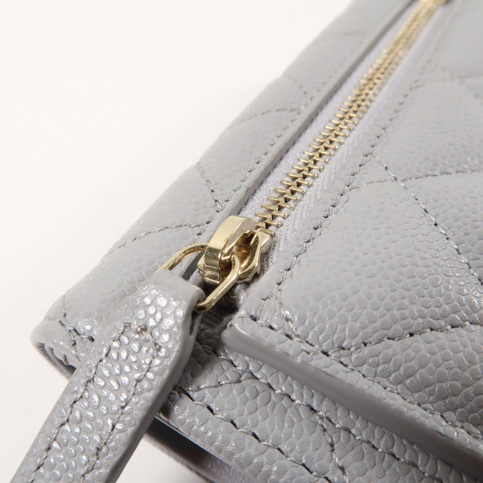 CHANEL 菱格Caviar Classic Fold Wallet金扣折疊錢包灰色