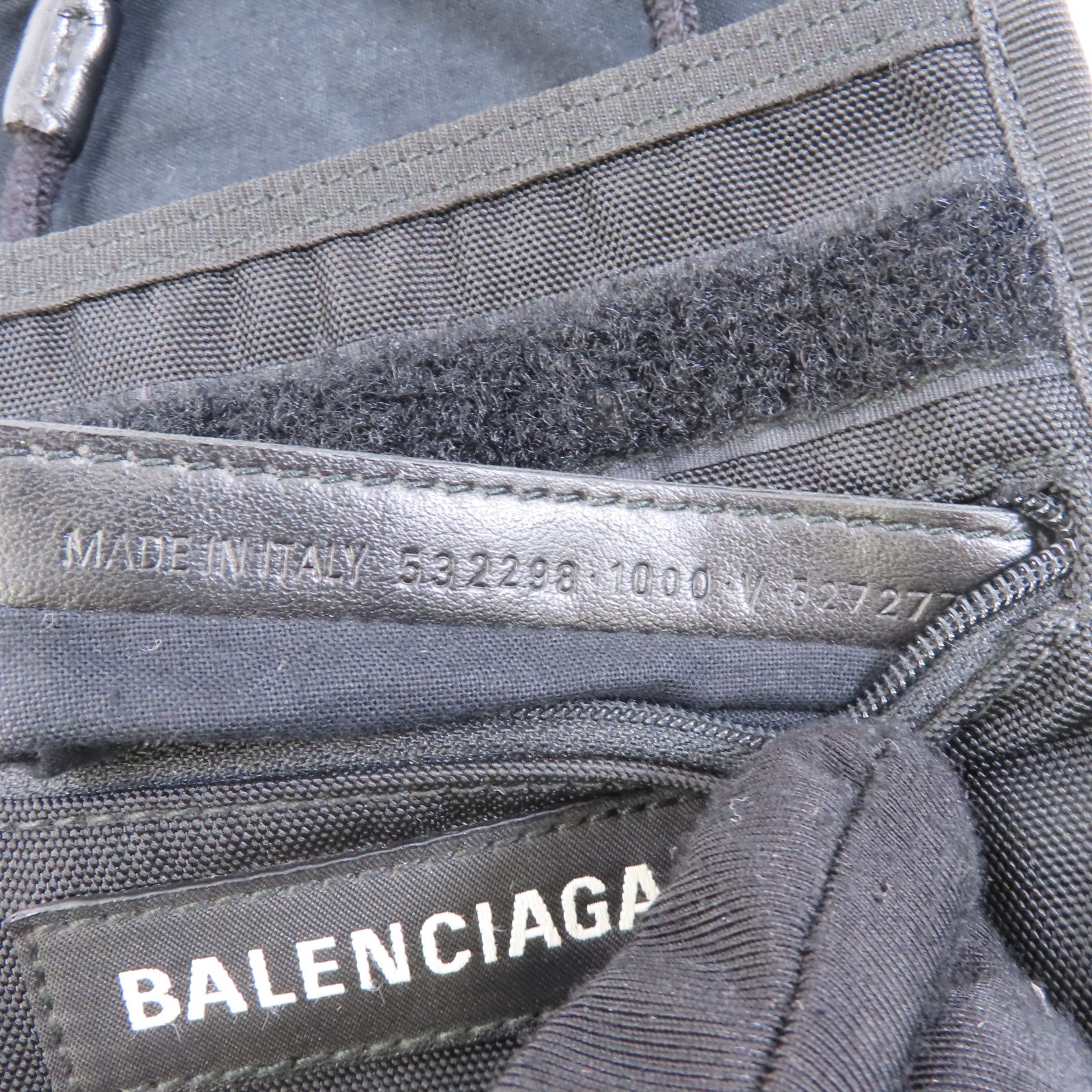 BALENCIAGA 尼龍Shoulder Bag銀扣肩背袋黑色