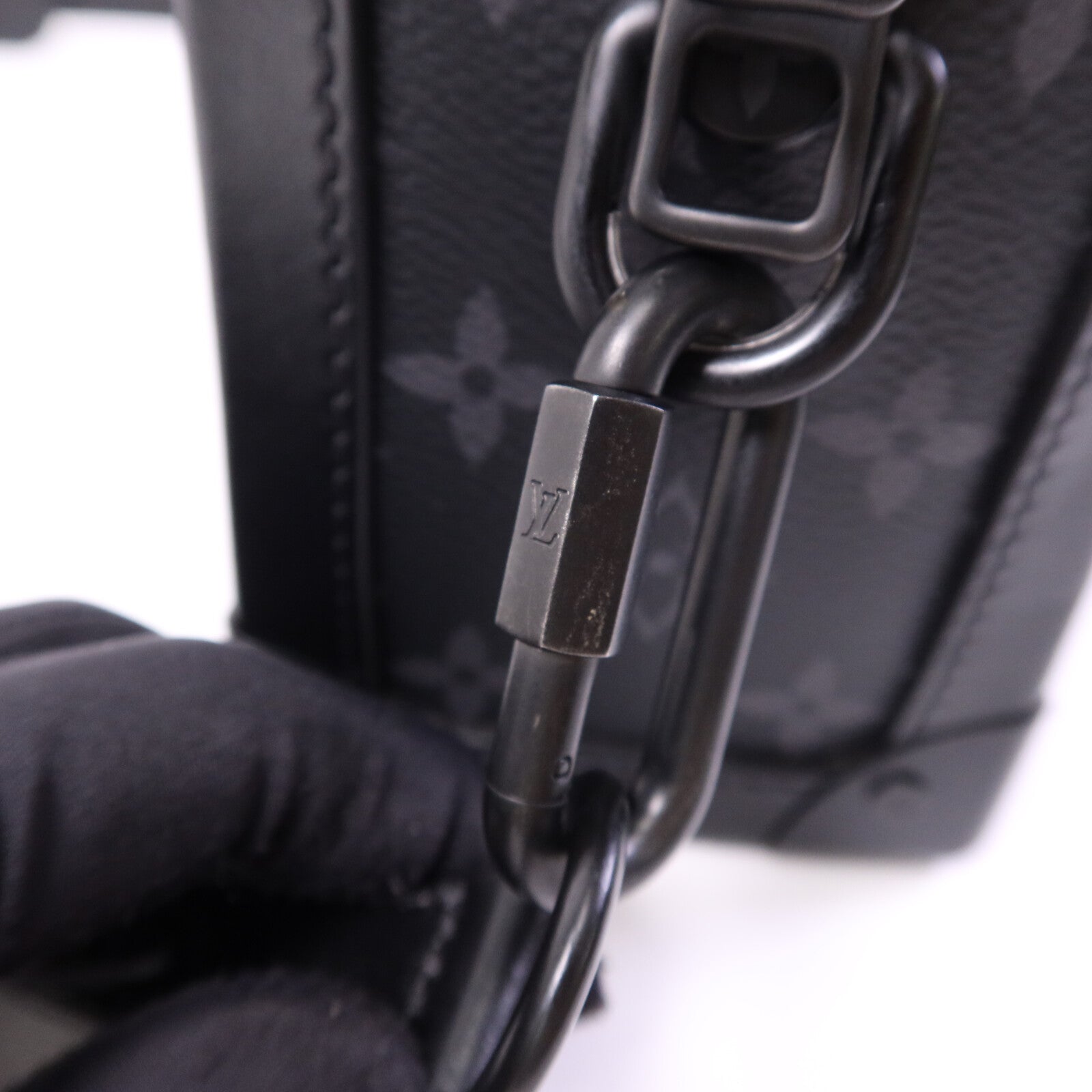 LOUIS VUITTON Monogram Eclipse Soft Trunk肩背袋