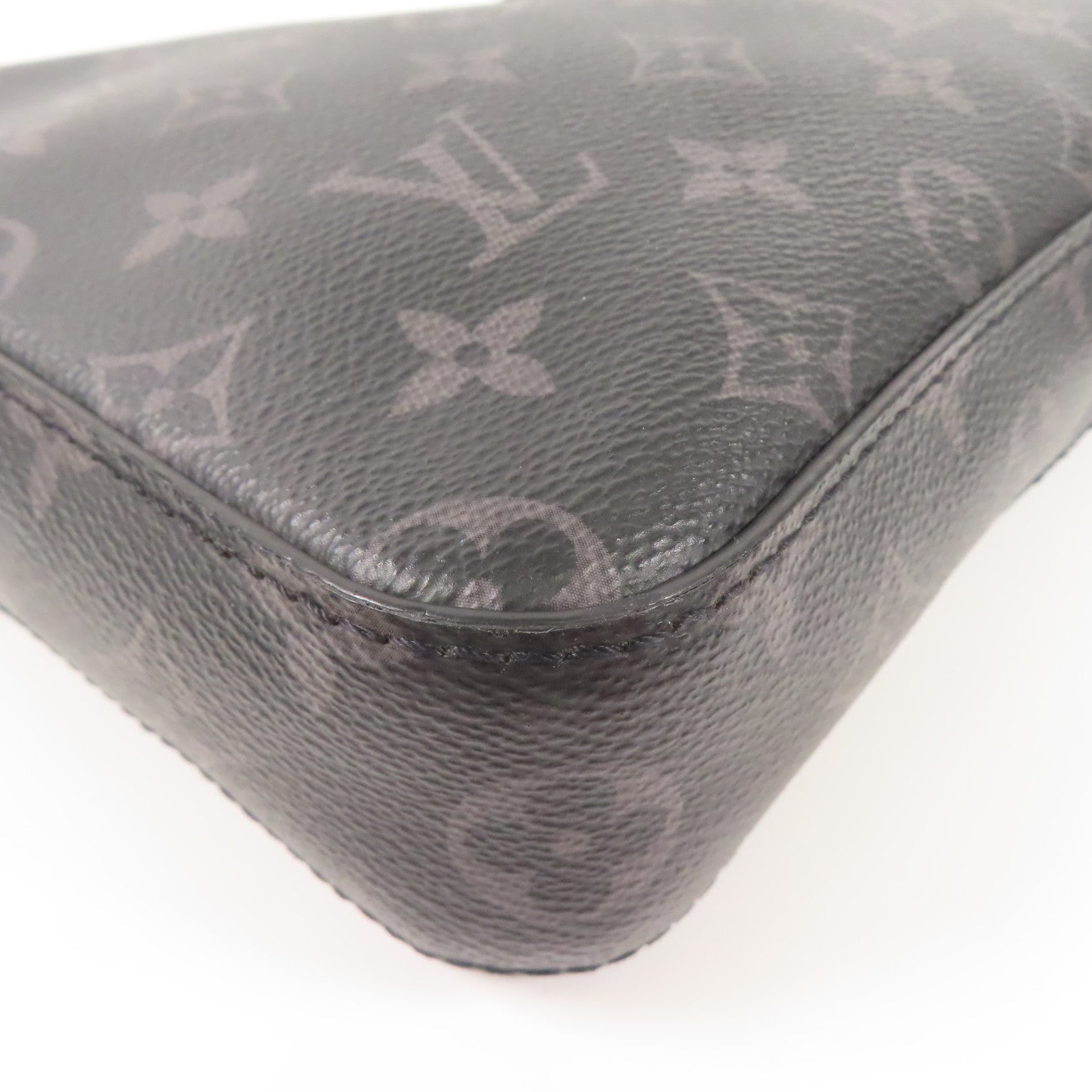 LOUIS VUITTON Monogram Eclipse Reverse Trio Messenger銀扣肩背袋