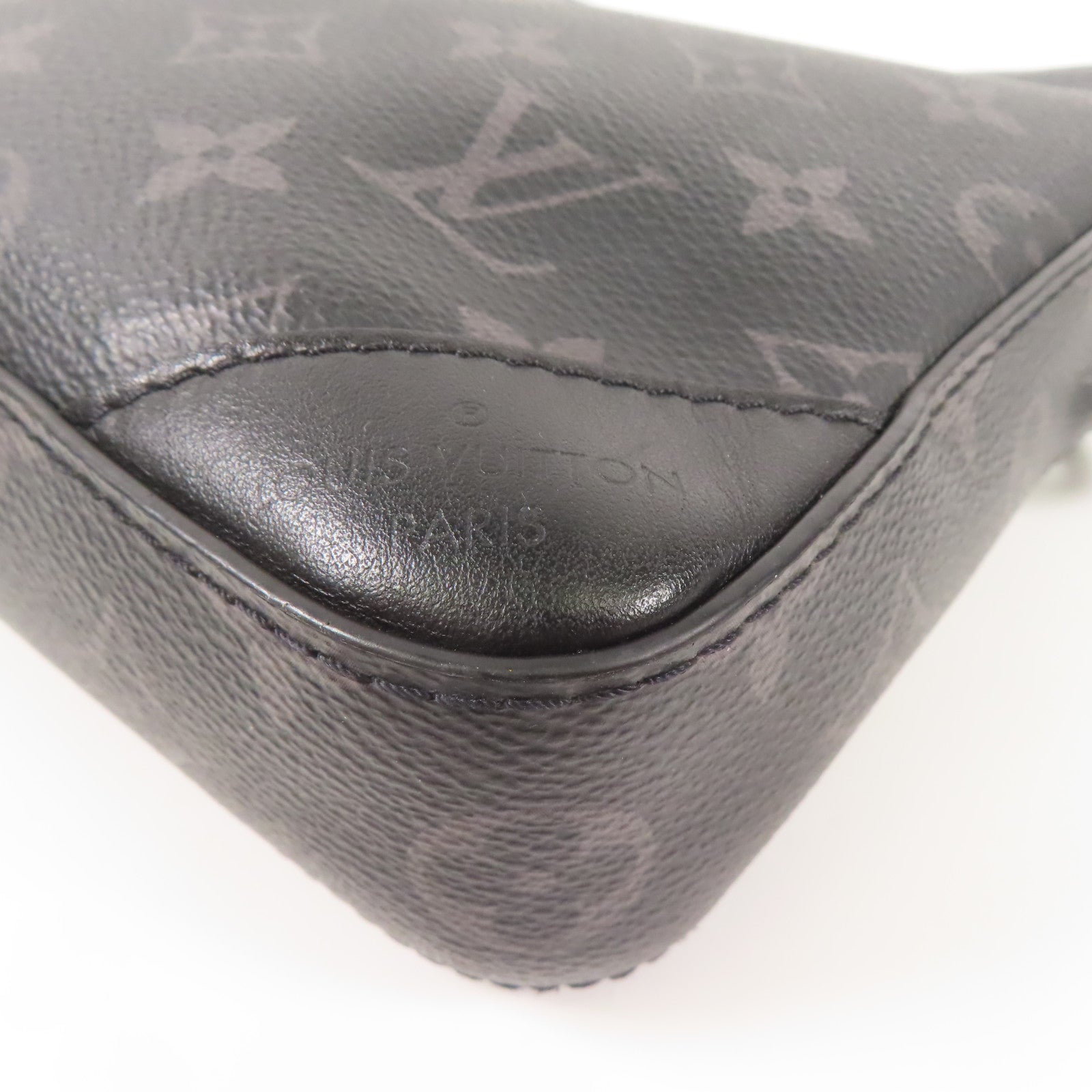 LOUIS VUITTON Monogram Eclipse Reverse Trio Messenger銀扣肩背袋