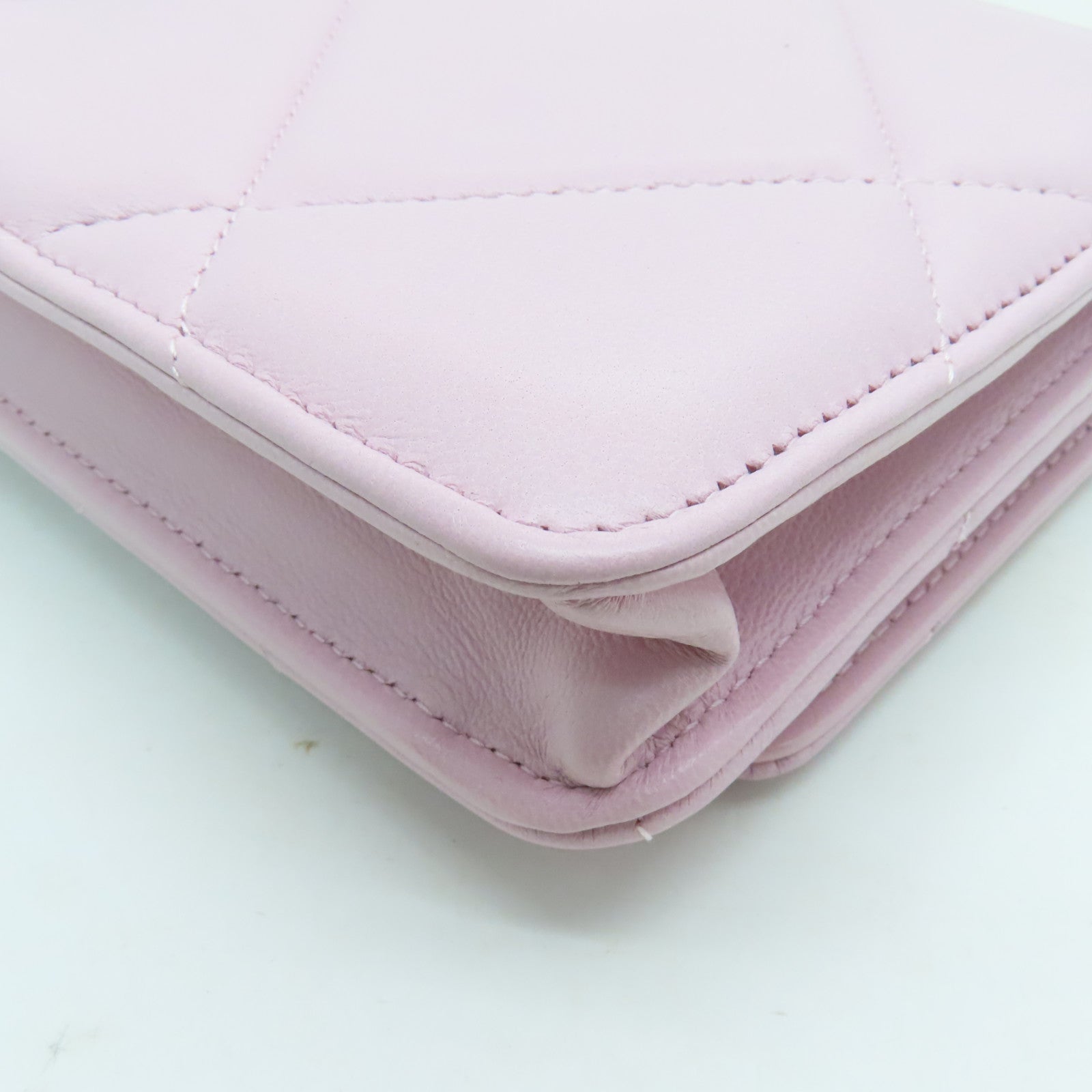 CHANEL 【激減優惠】菱格羊皮皮革C19 Wallet On Chain金扣鏈帶肩背袋粉色