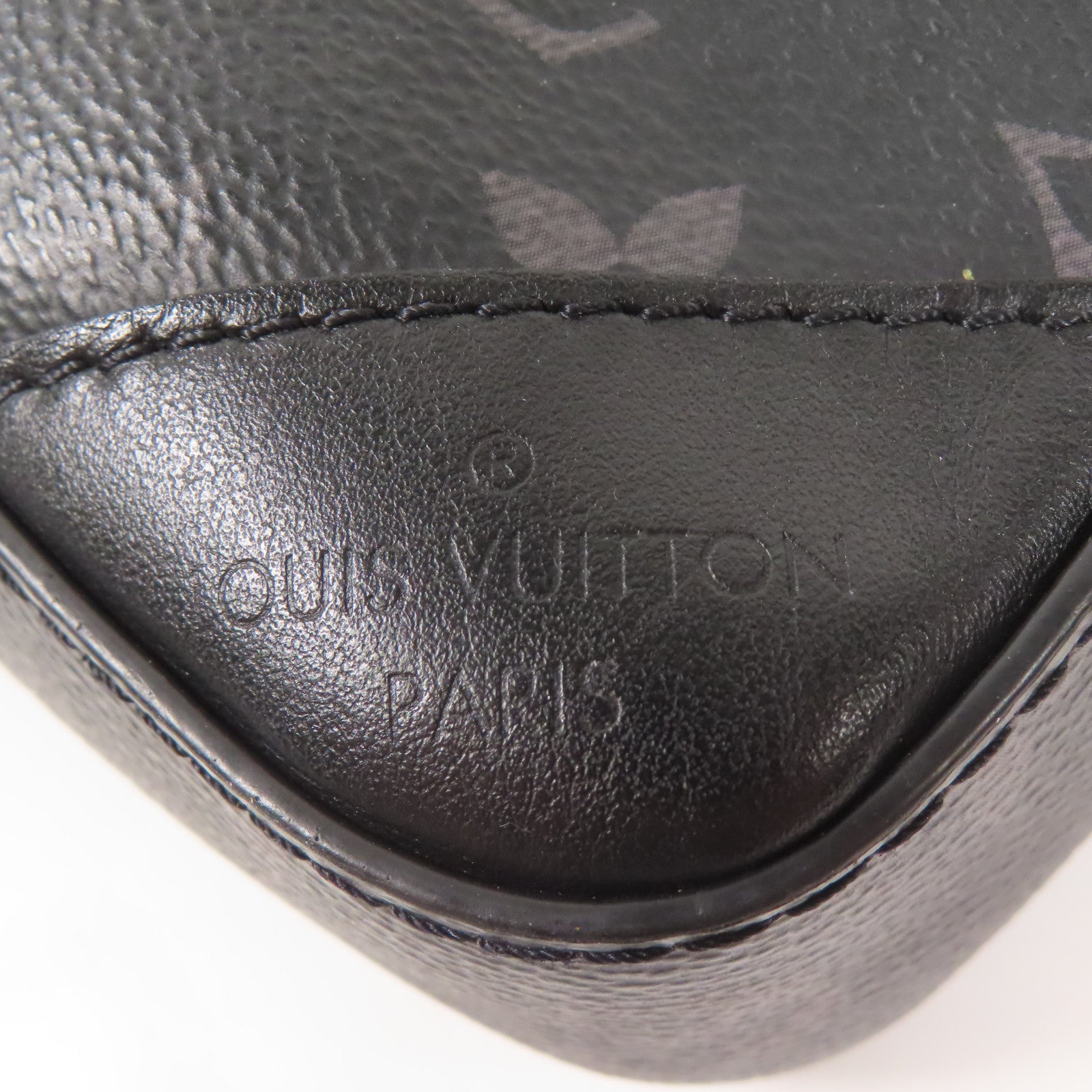 LOUIS VUITTON Monogram Eclipse Reverse Trio Messenger銀扣肩背袋