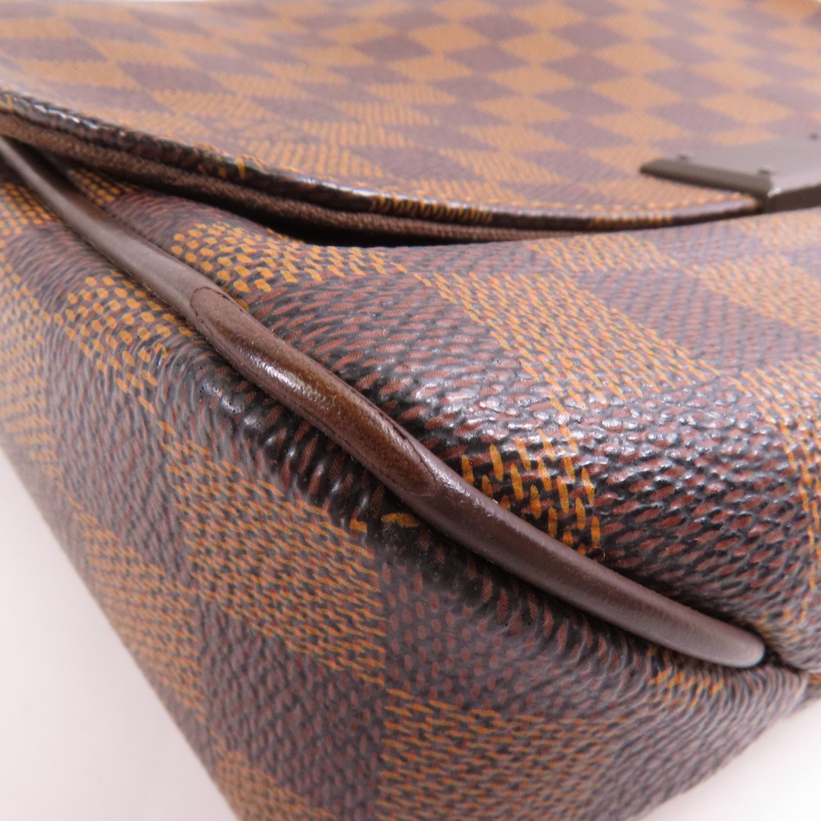 LOUIS VUITTON Damier District PM金扣肩背袋