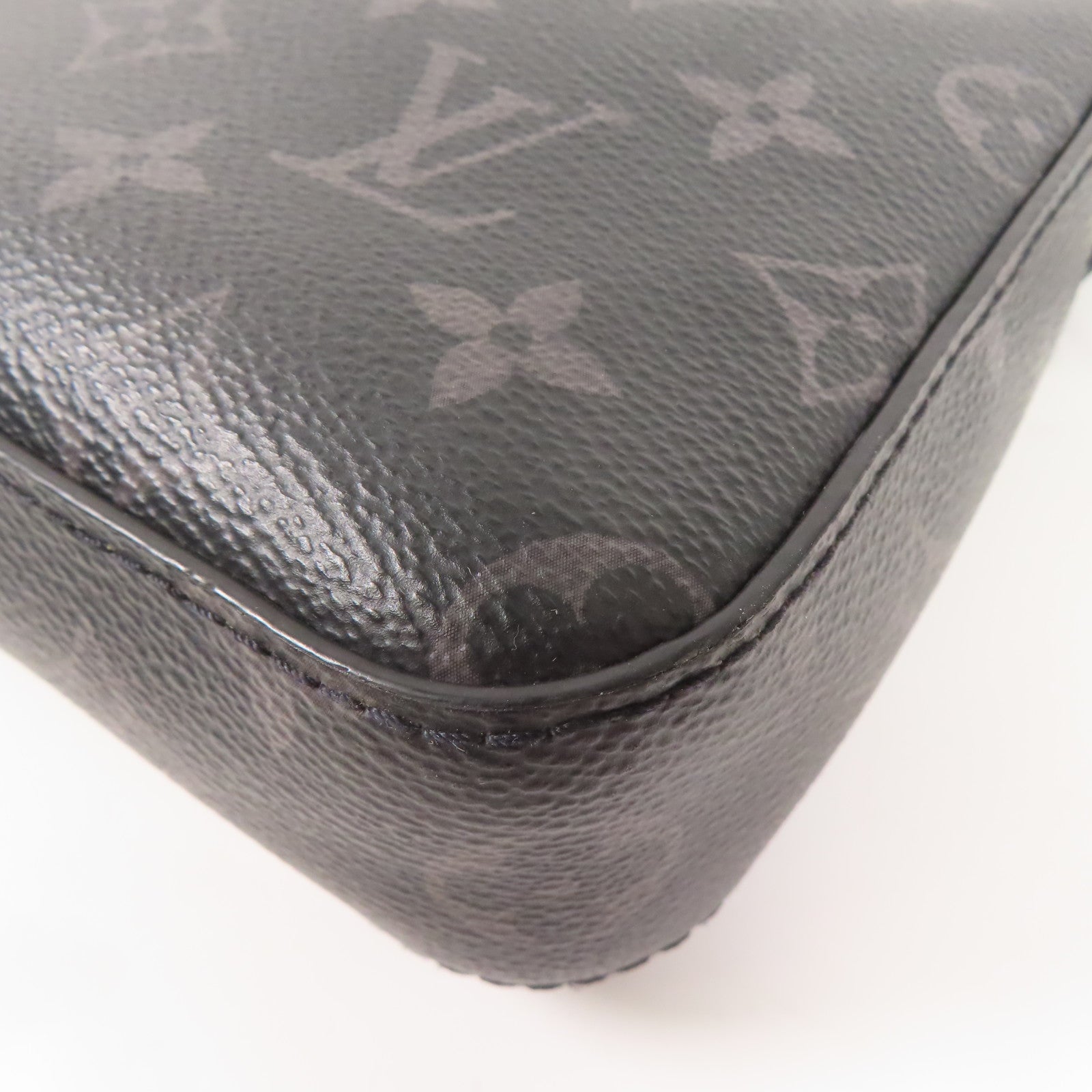 LOUIS VUITTON Monogram Eclipse Reverse Trio Messenger銀扣肩背袋