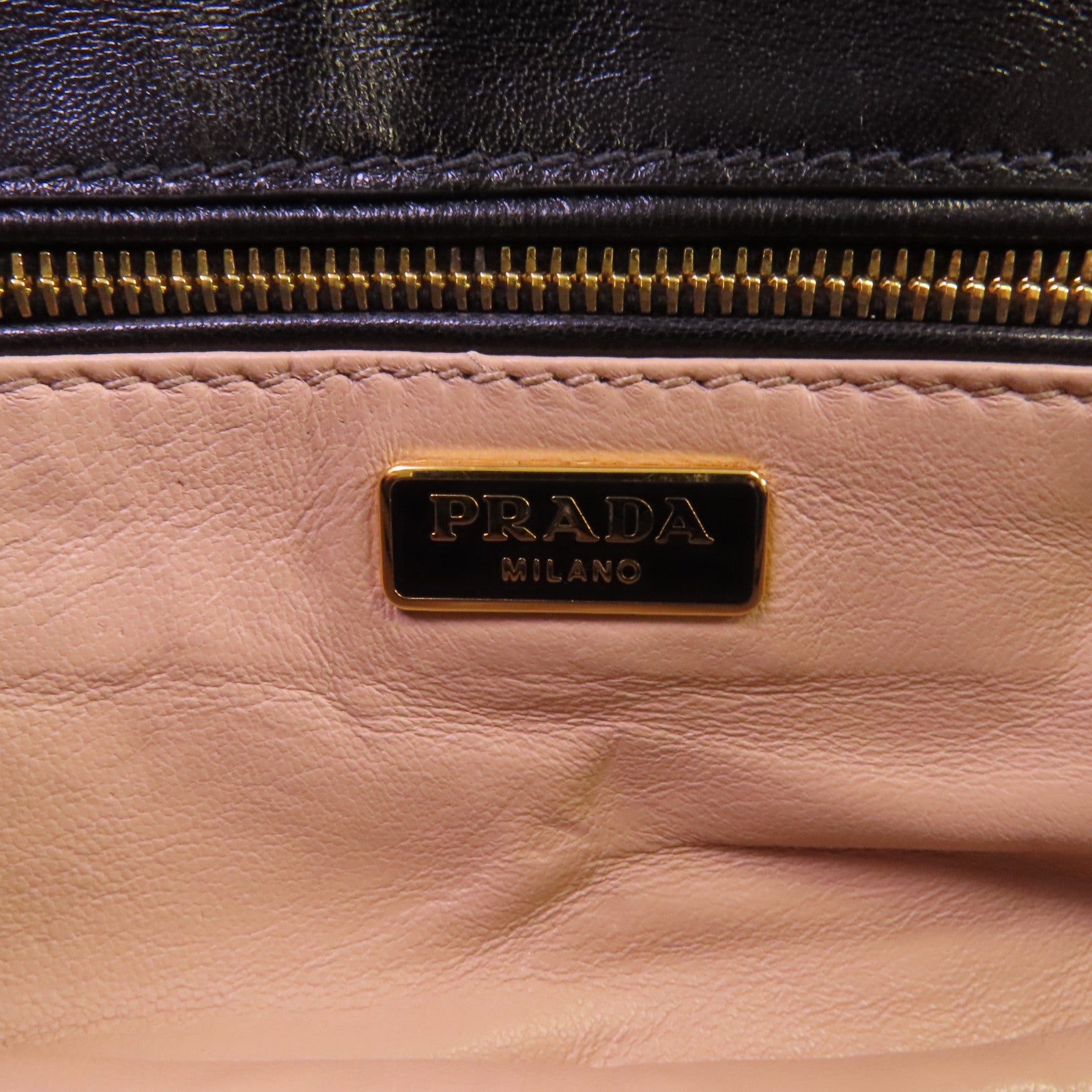 PRADA 牛皮皮革Capretto Graufre Clutch手拿包