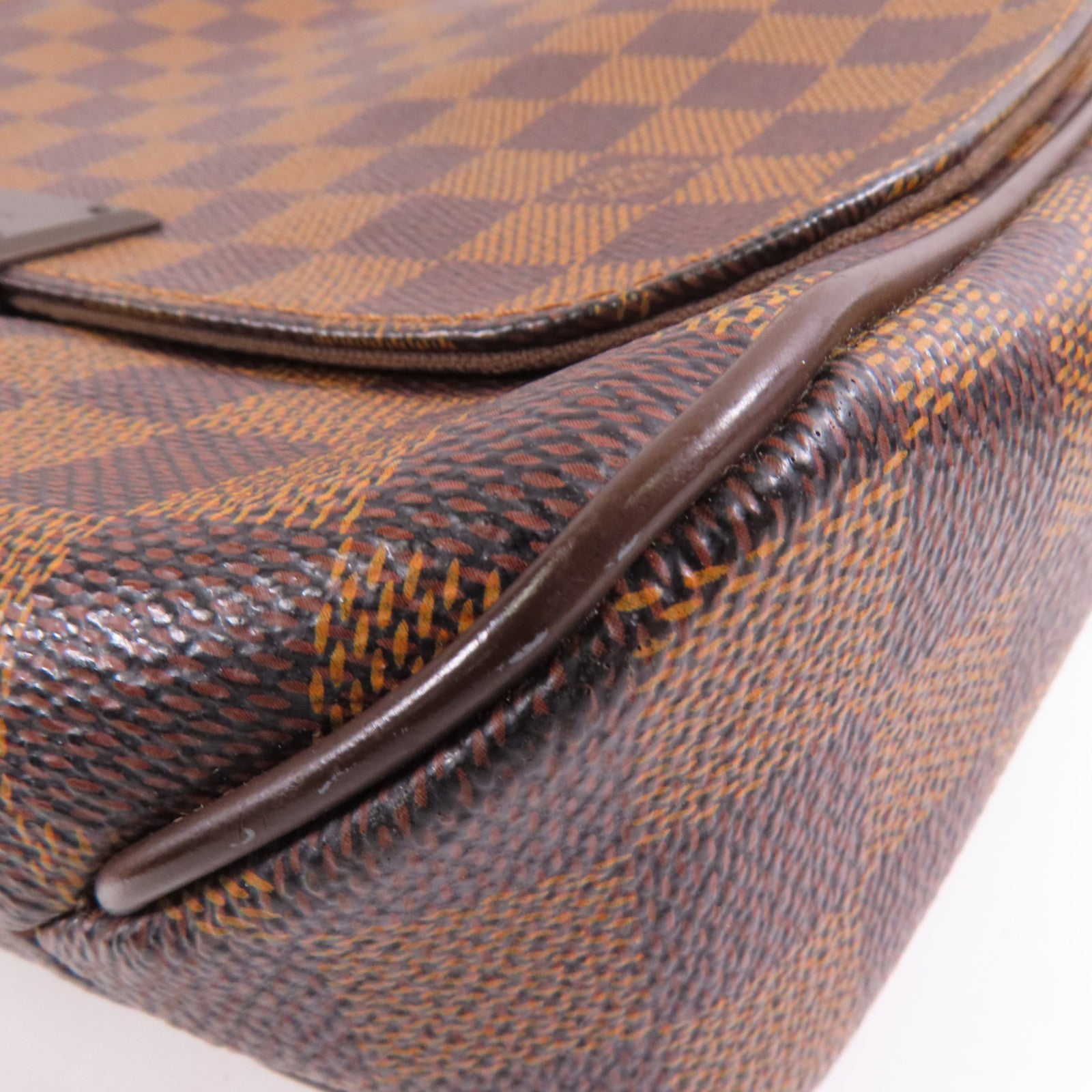 LOUIS VUITTON Damier District PM金扣肩背袋