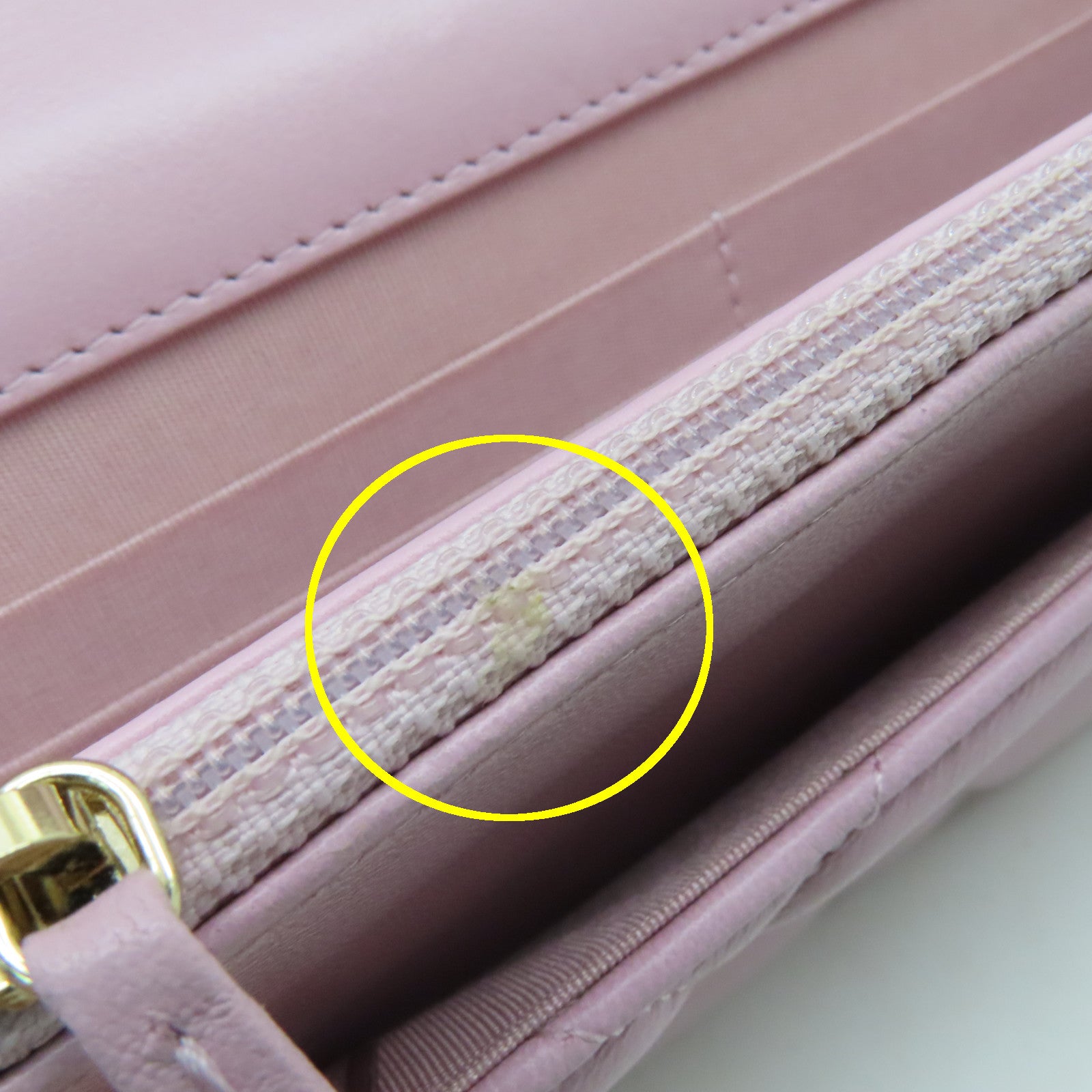 CHANEL 【激減優惠】菱格羊皮皮革C19 Wallet On Chain金扣鏈帶肩背袋粉色