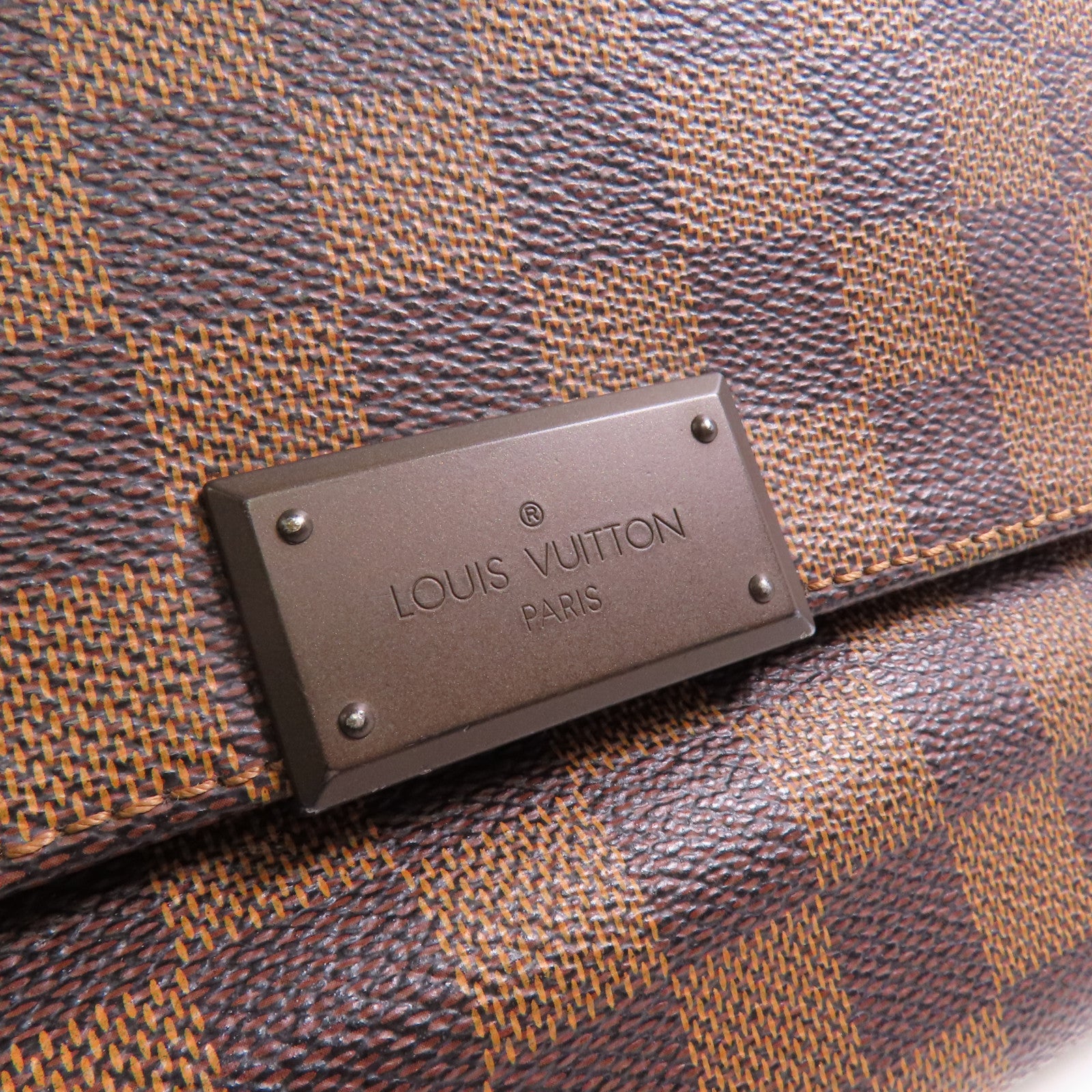 LOUIS VUITTON Damier District PM金扣肩背袋