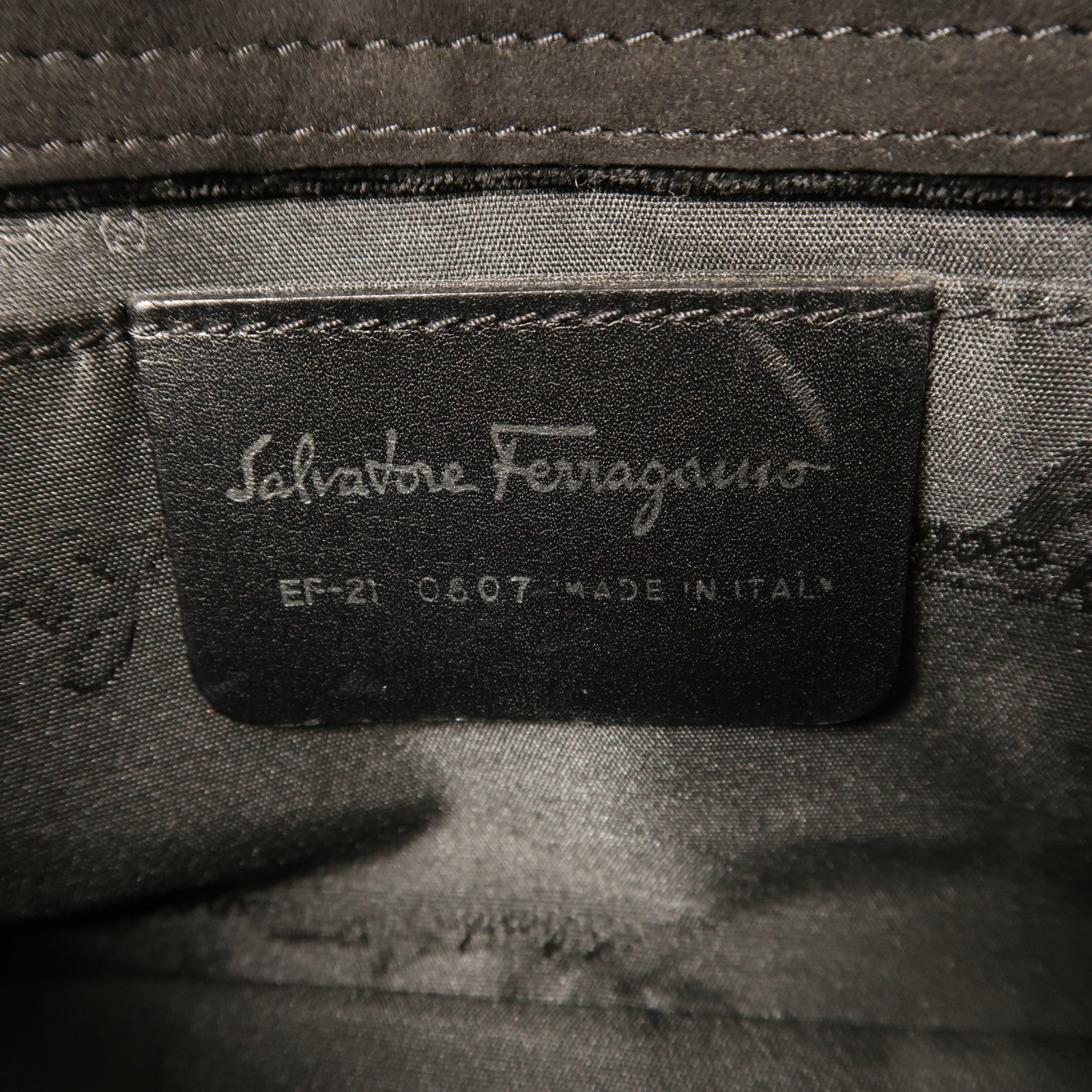 Salvatore Ferragamo 絨布Chain Shoulder鏈帶肩背袋