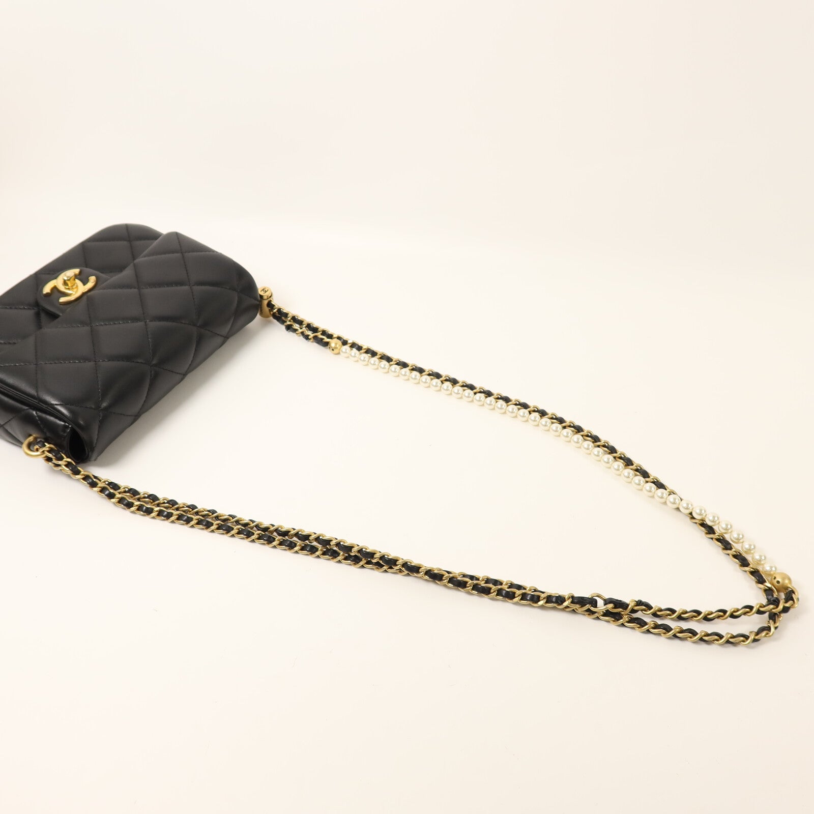 CHANEL 羊皮皮革Chain Shoulder金扣鏈帶肩背袋