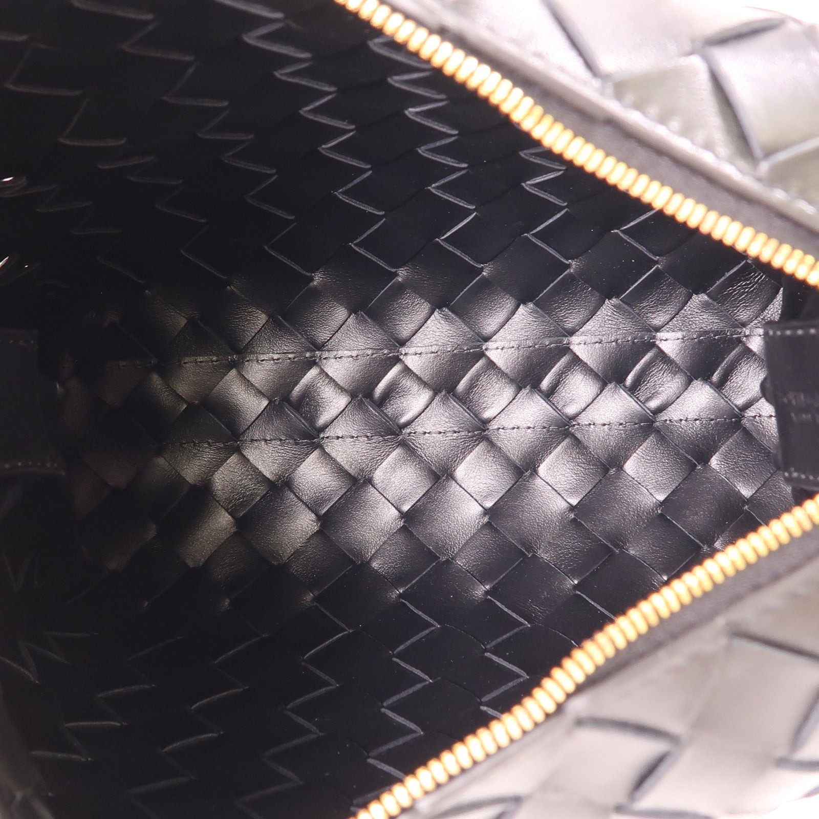 BOTTEGA VENETA 【激減優惠】織紋皮革Loop Camera Bag金扣肩背袋
