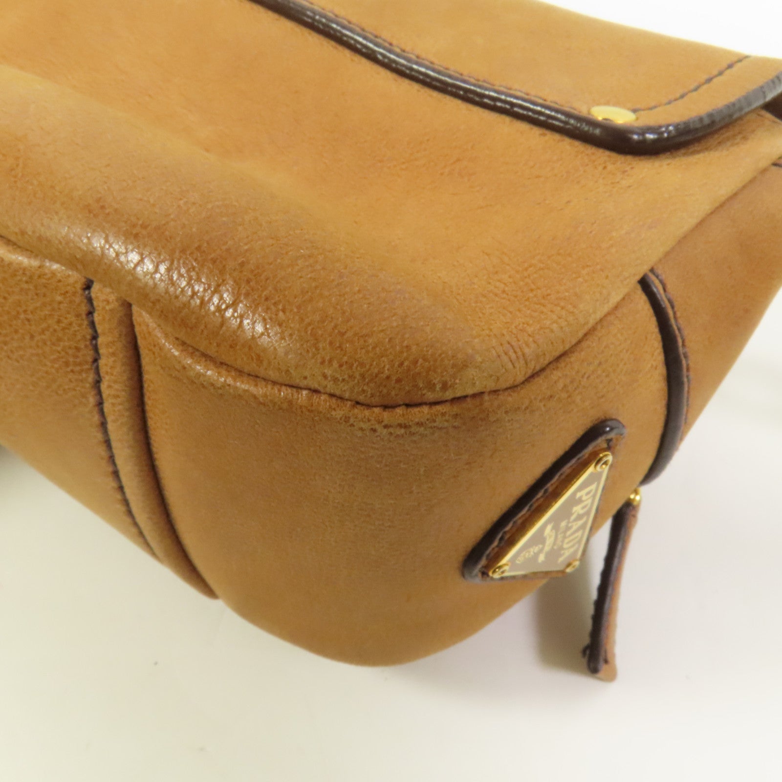 PRADA 牛皮皮革Shoulder Bag金扣肩背袋