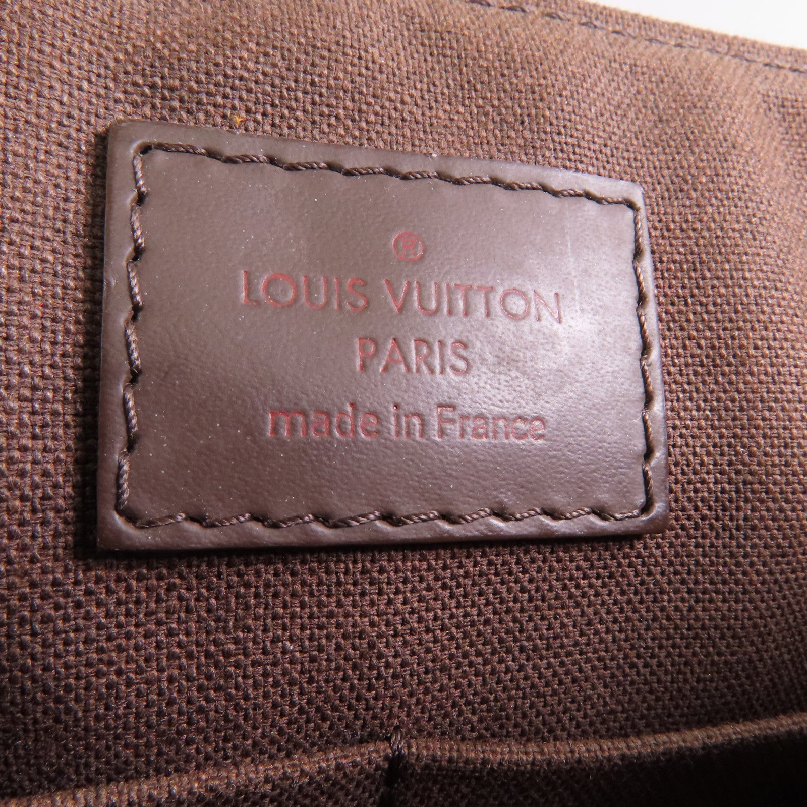 LOUIS VUITTON Damier District PM金扣肩背袋