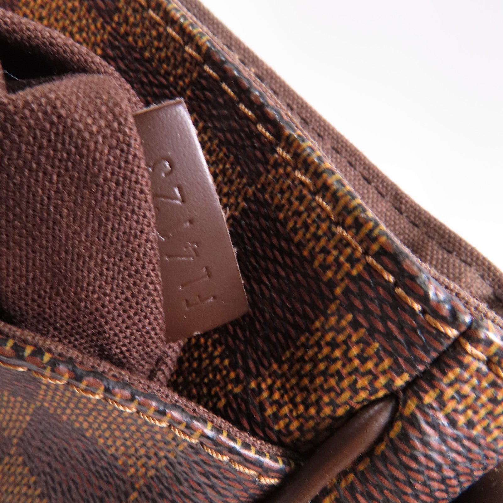 LOUIS VUITTON Damier District PM金扣肩背袋