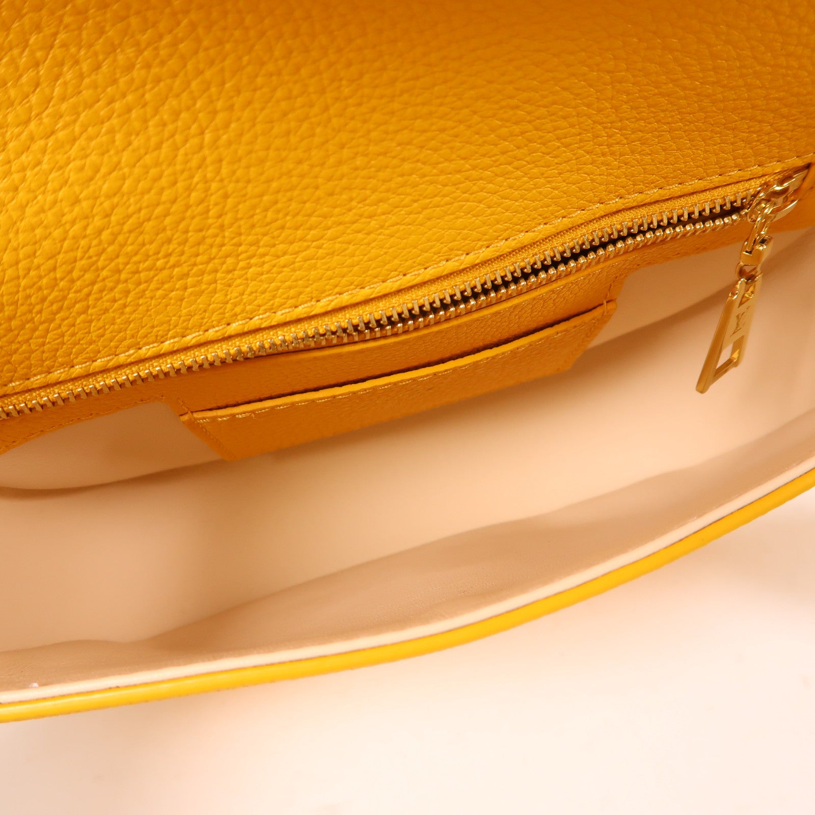 LOUIS VUITTON 牛皮皮革Pont 9 Soft PM金扣肩背袋