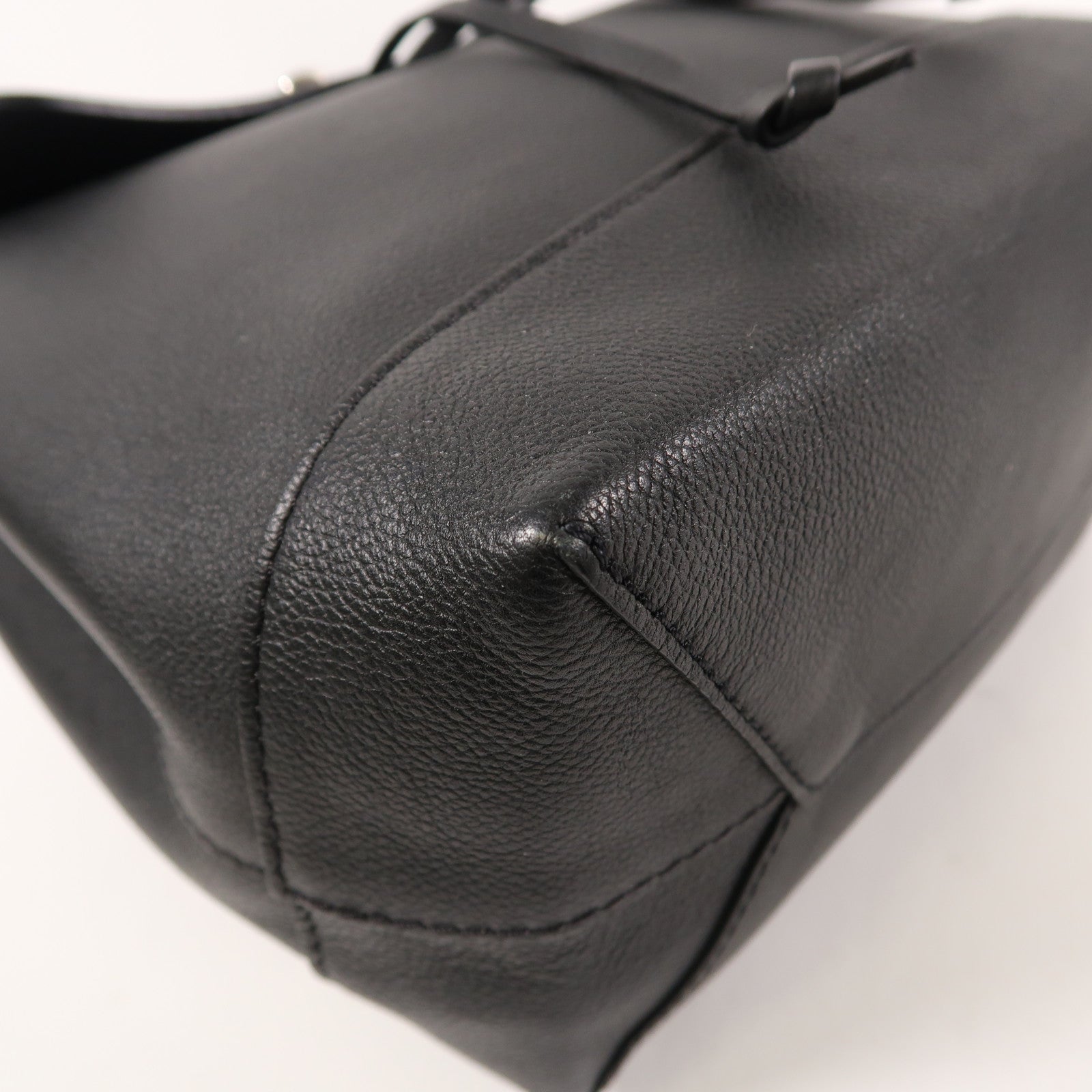 LOUIS VUITTON 牛皮皮革Lock Me Backpack銀扣背包