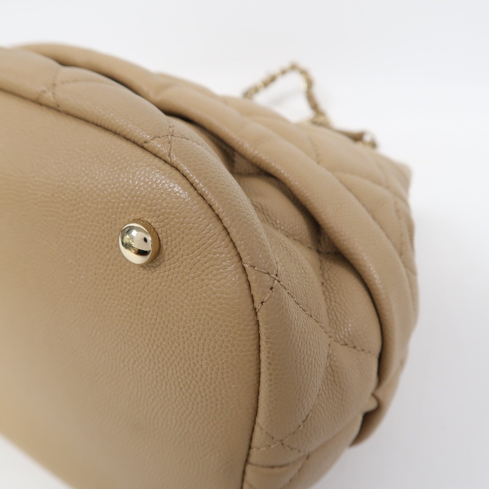 CHANEL 菱格Caviar皮革Bucket Bag金扣手挽肩背兩用袋米色