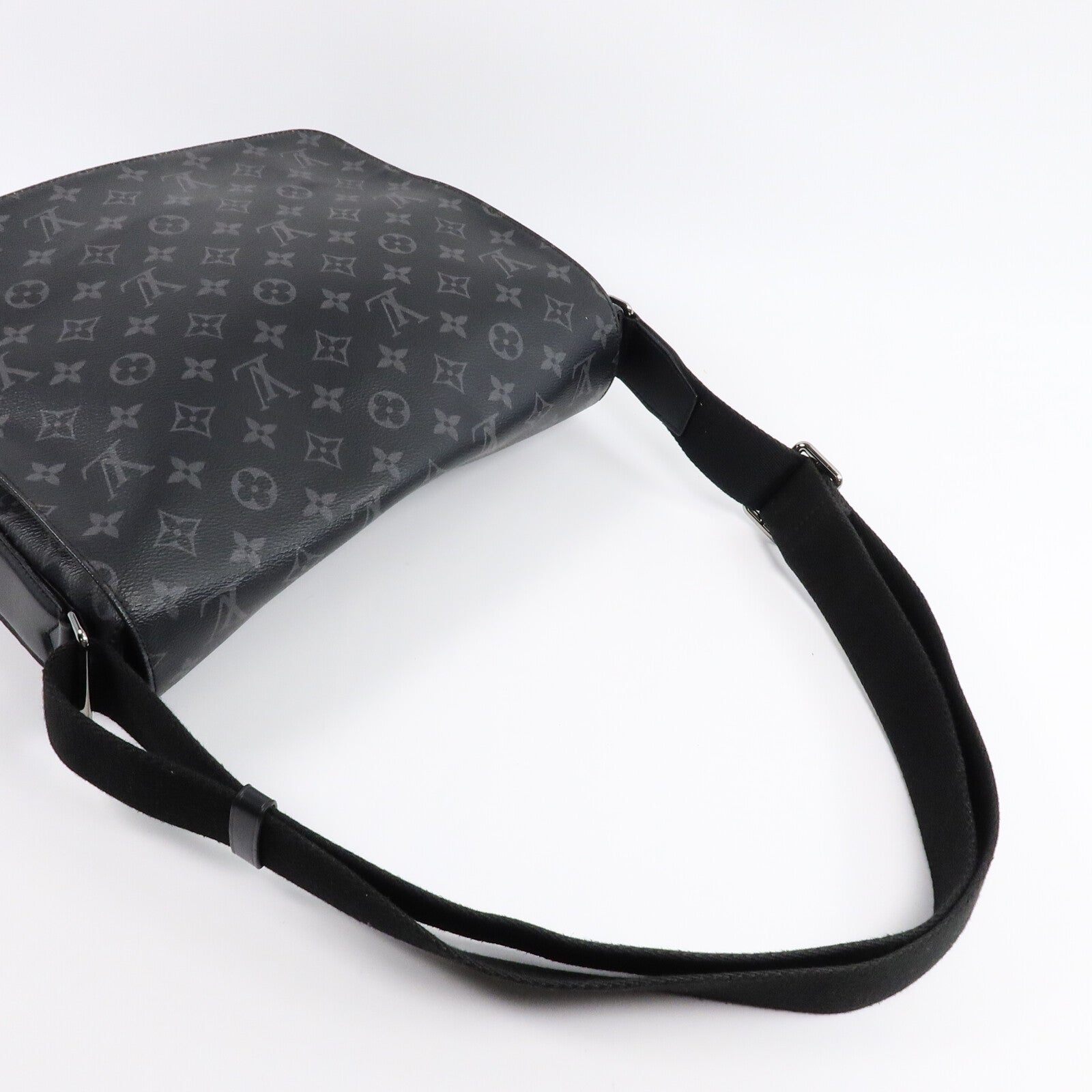 LOUIS VUITTON Monogram Eclipse District MM NM肩背袋