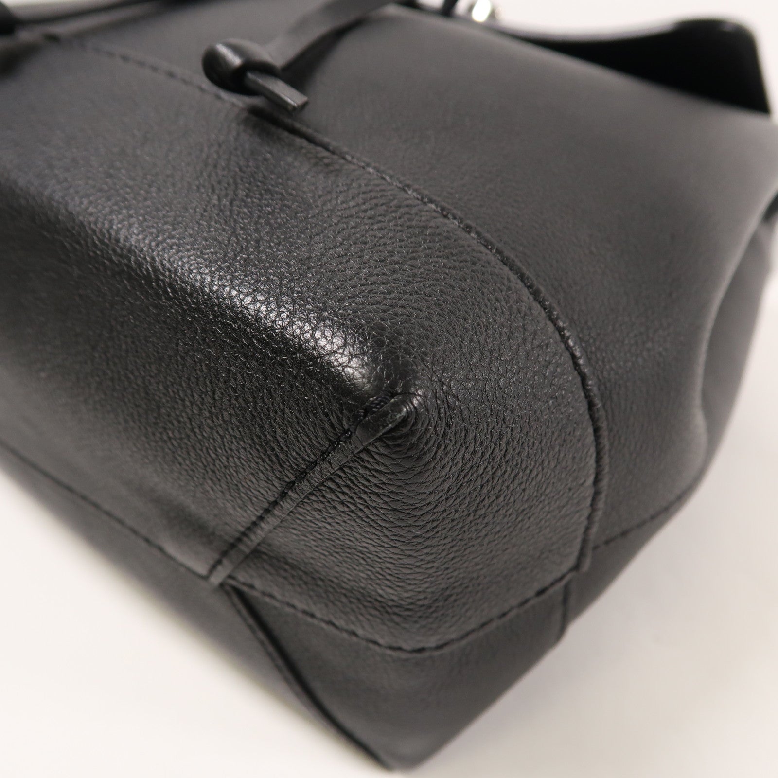 LOUIS VUITTON 牛皮皮革Lock Me Backpack銀扣背包