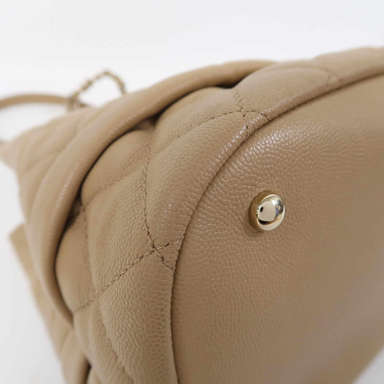 CHANEL 菱格Caviar皮革Bucket Bag金扣手挽肩背兩用袋米色