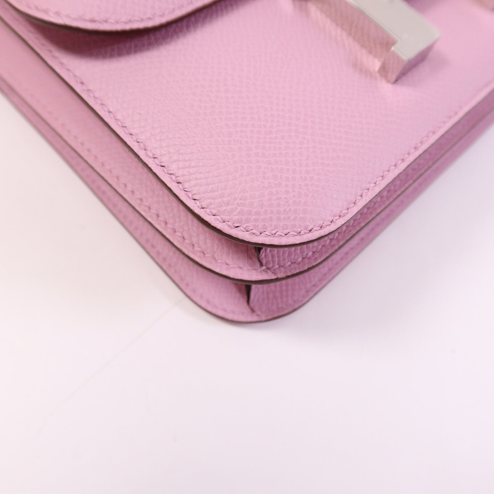 HERMES Epsom皮革Constance Mini銀扣肩背袋Mauve Sylvestre