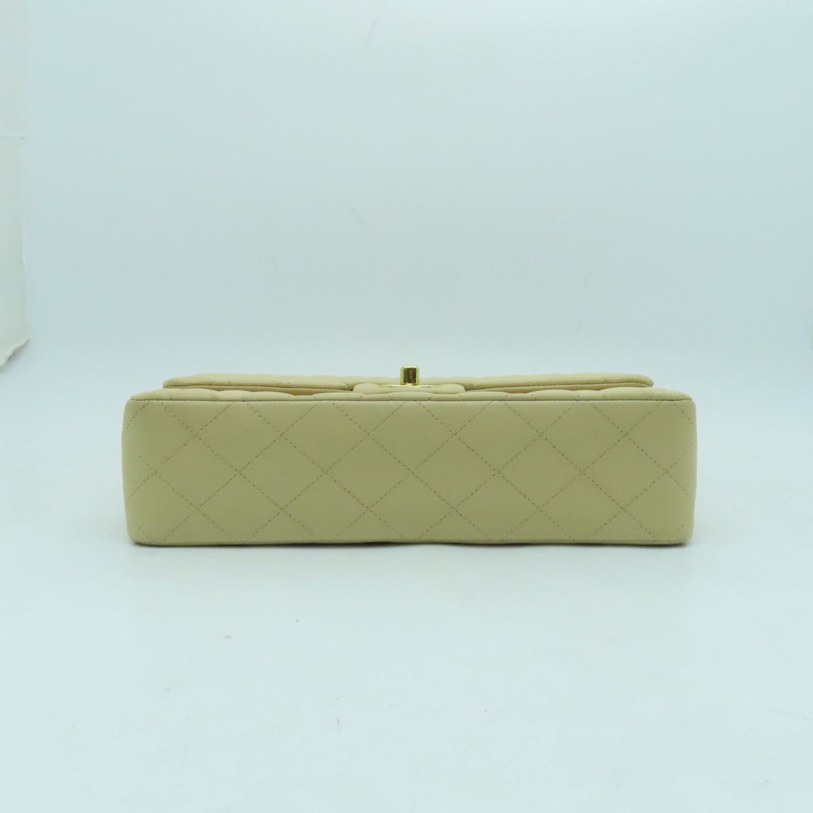 CHANEL 【激減優惠】菱格羊皮皮革Classic 25金扣鏈帶肩背袋米色