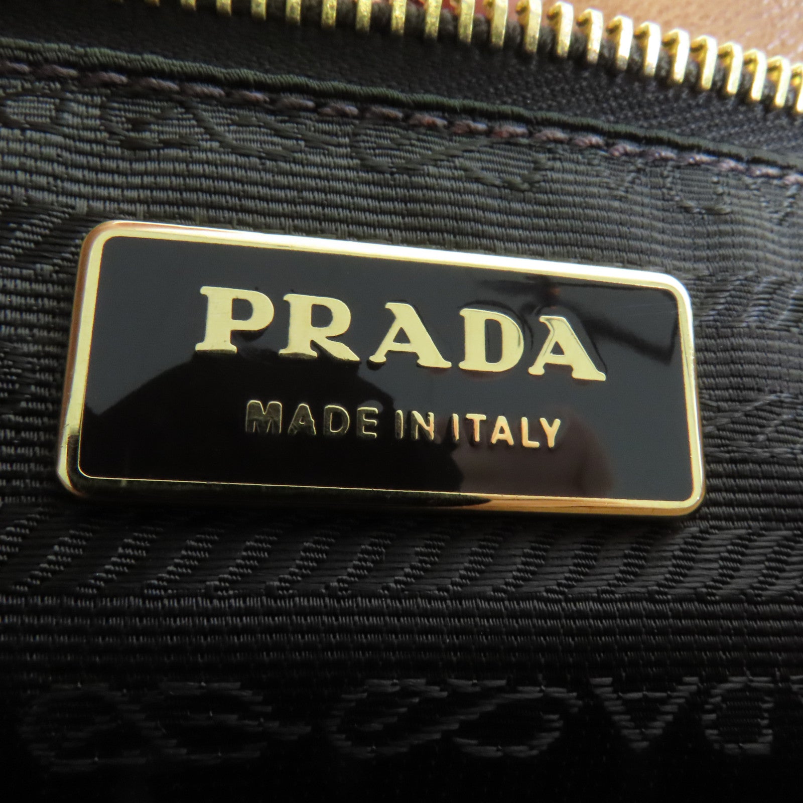 PRADA 牛皮皮革Shoulder Bag金扣肩背袋