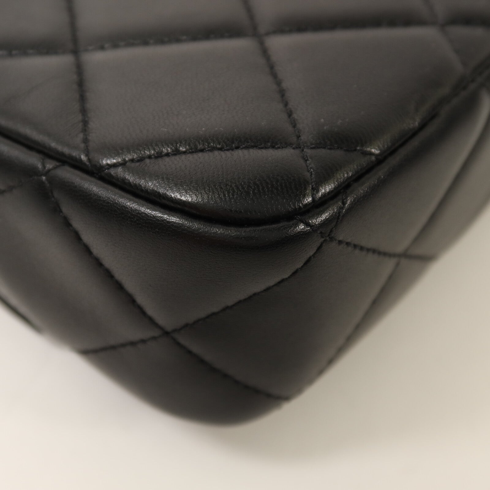 CHANEL 羊皮皮革Chain Shoulder金扣鏈帶肩背袋