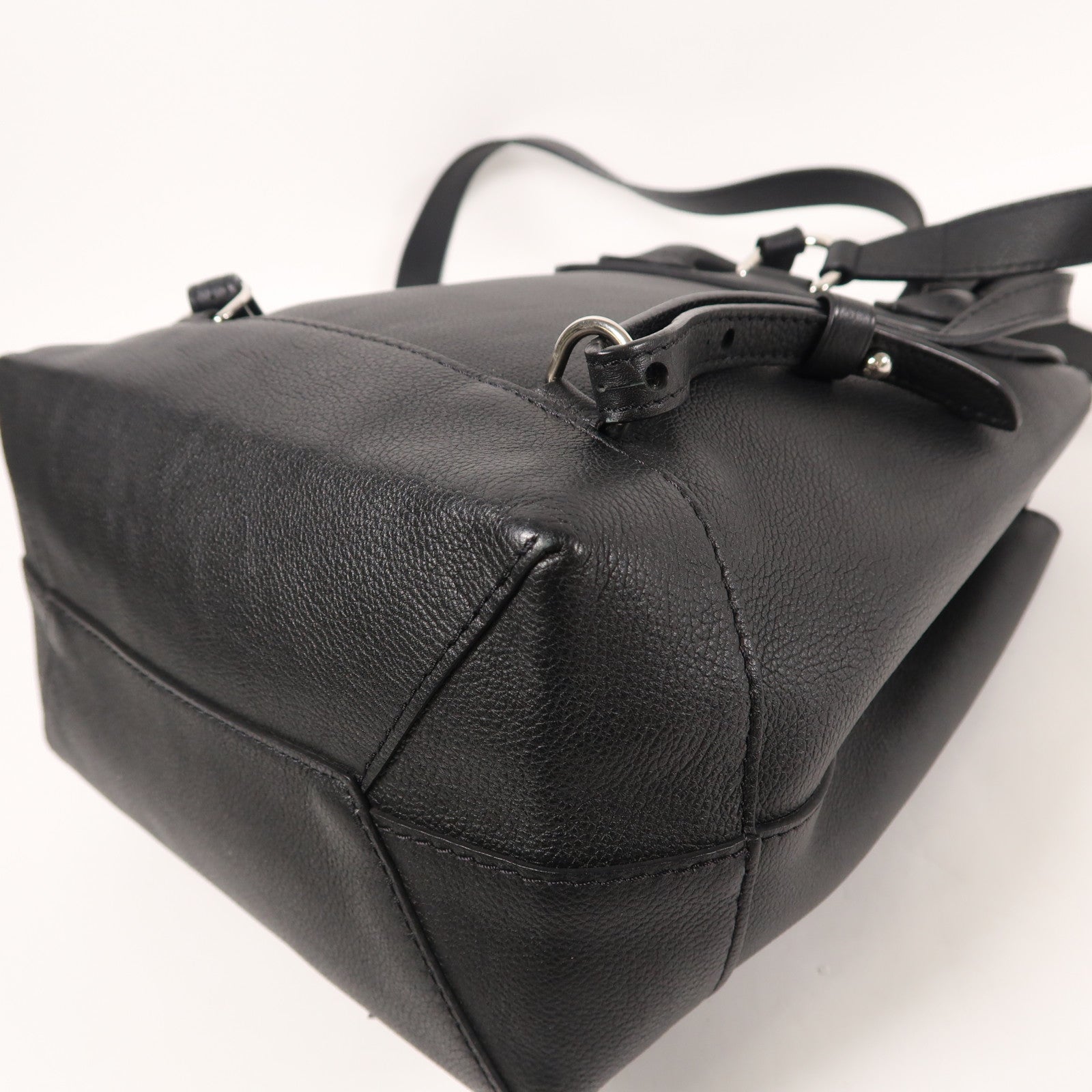 LOUIS VUITTON 牛皮皮革Lock Me Backpack銀扣背包