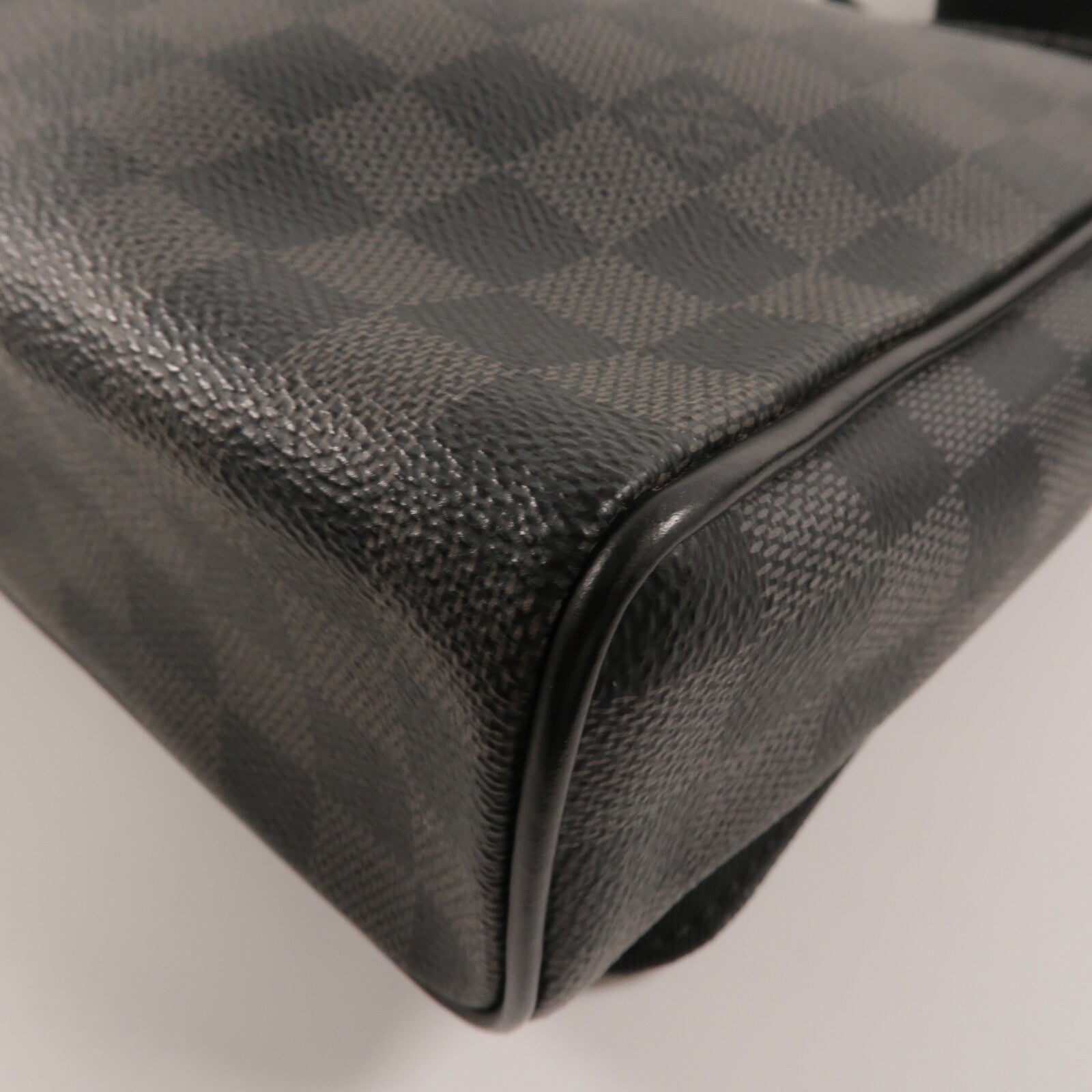 LOUIS VUITTON Damier Graphite Distrist PM肩背袋