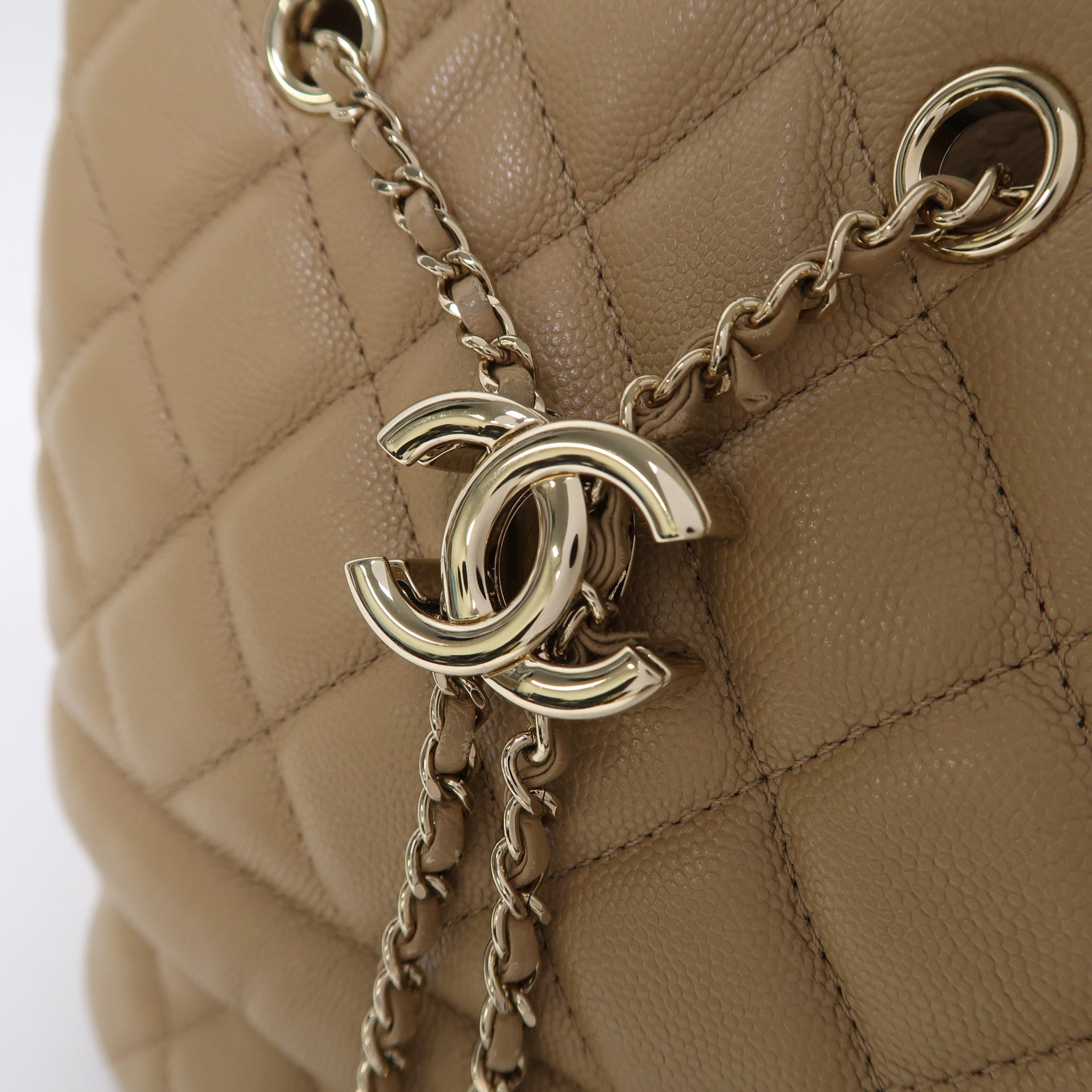 CHANEL 菱格Caviar皮革Bucket Bag金扣手挽肩背兩用袋米色